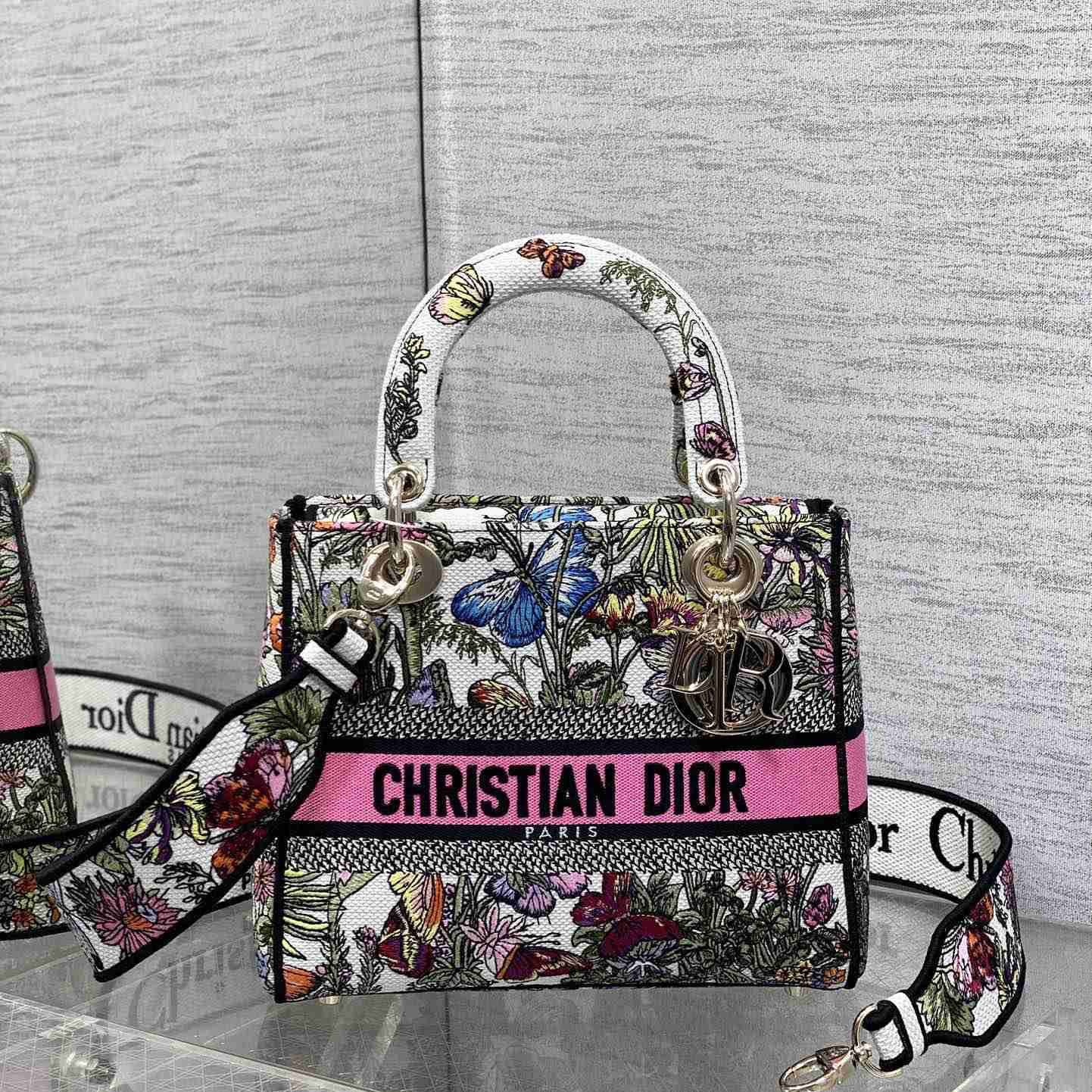 Dior Medium Lady D-Lite Bag - DesignerGu