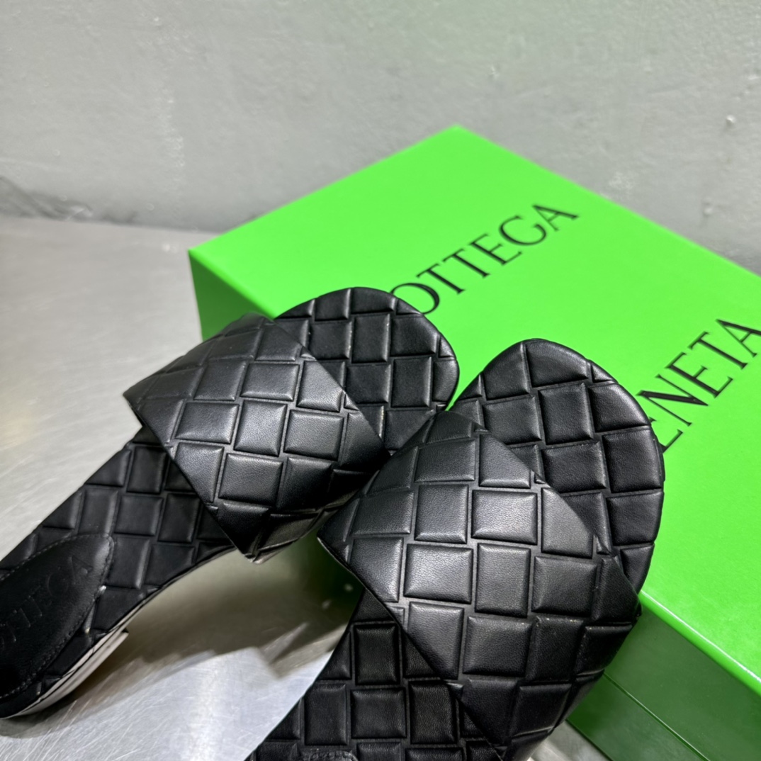 Bottega Veneta Amy Flat Mule - DesignerGu