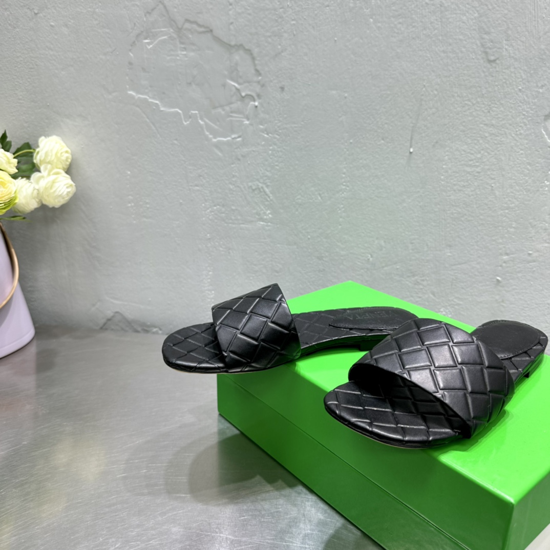 Bottega Veneta Amy Flat Mule - DesignerGu