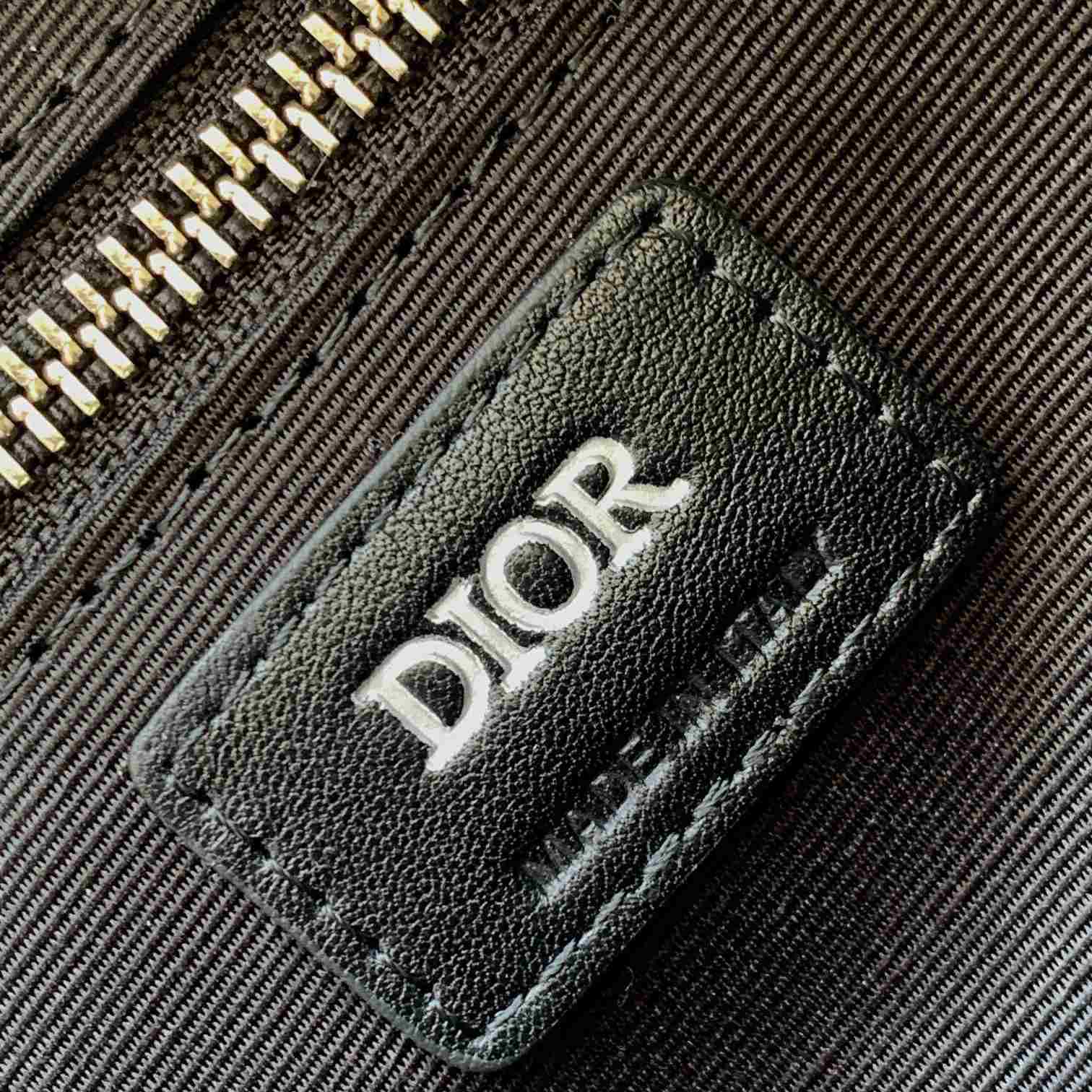 Dior Toiletry Bag - DesignerGu