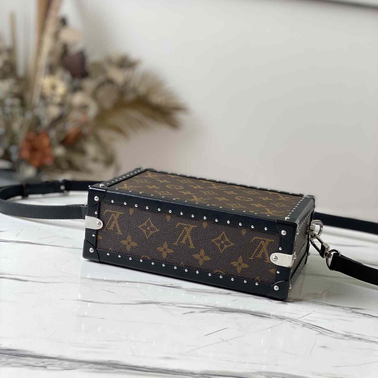 Louis Vuitton Clutch Box   M20252 - DesignerGu