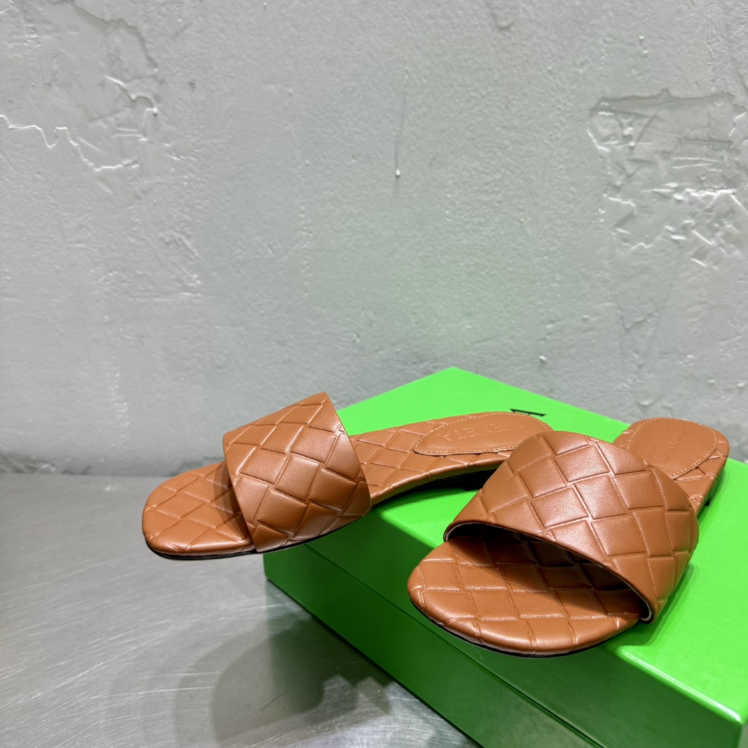 Bottega Veneta Amy Flat Mule - DesignerGu