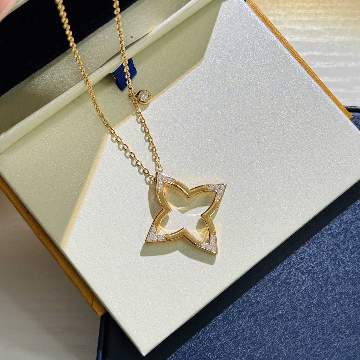 Louis Vuitton Ombre Blossom Pendant - DesignerGu