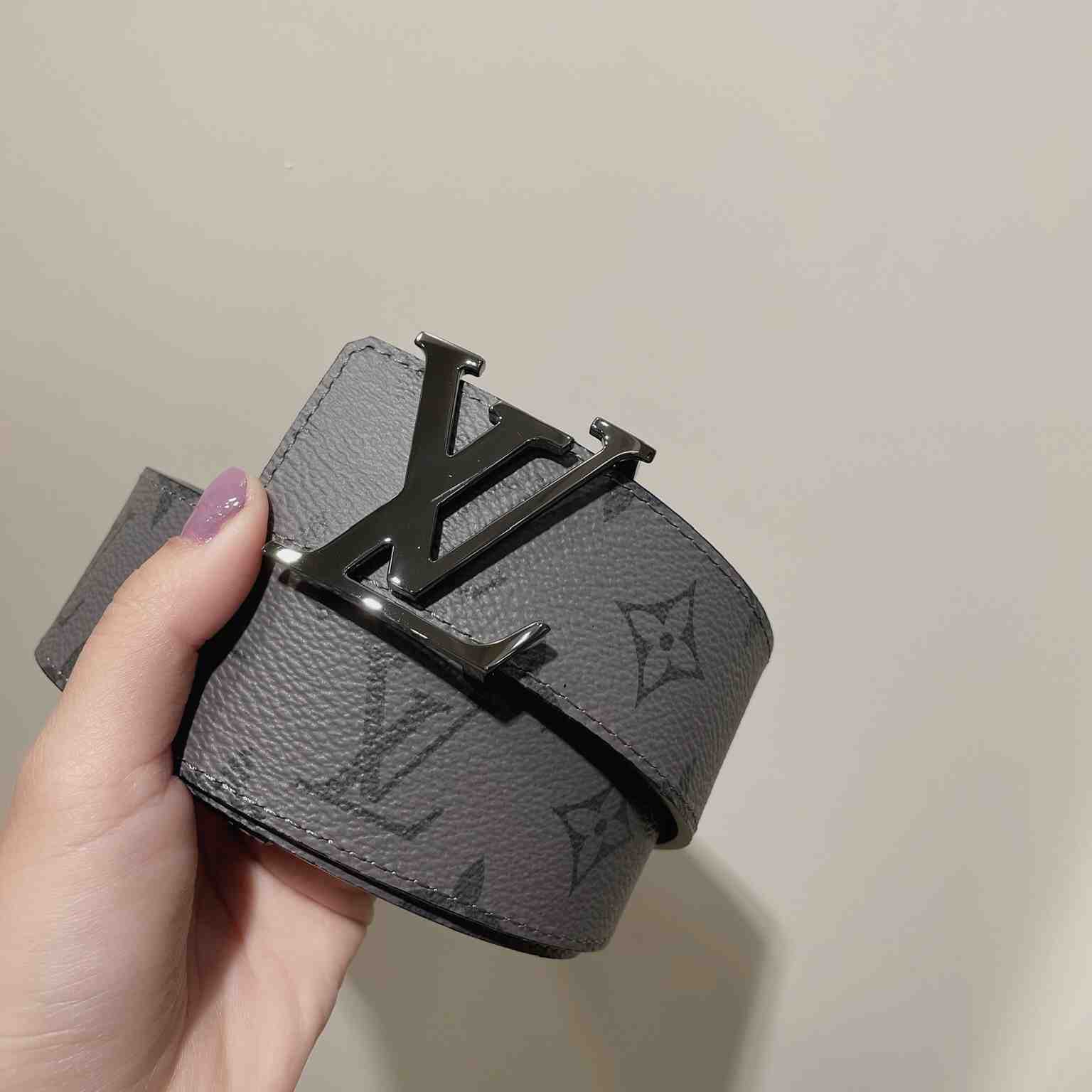 Louis Vuitton LV Initiales 40mm Reversible Belt   M0285 - DesignerGu