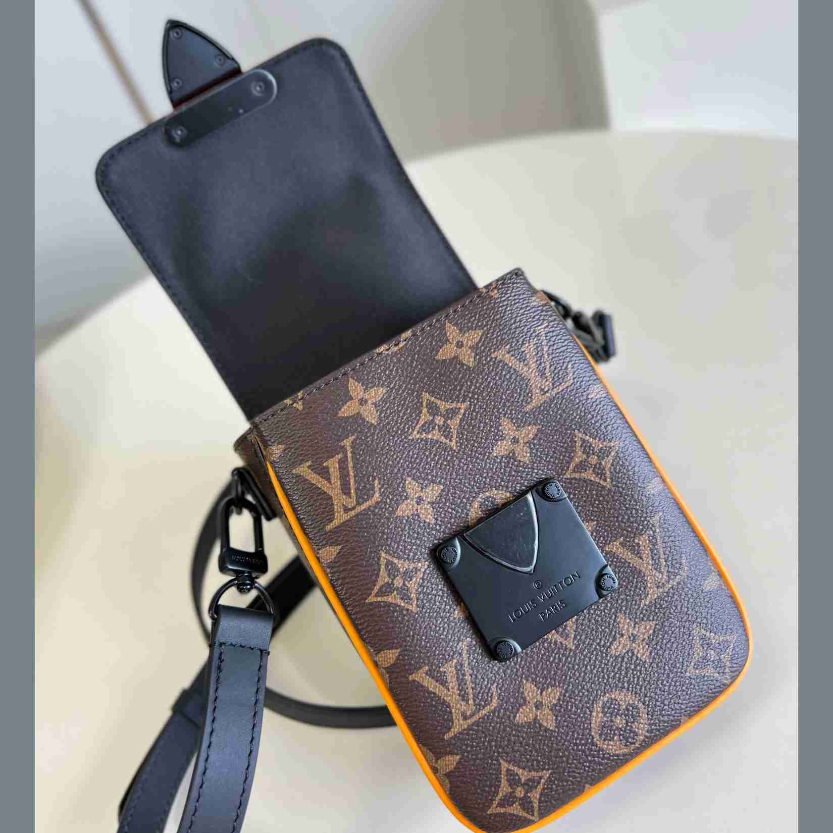 Louis Vuitton S-Lock Vertical Wearable Wallet    M82535 - DesignerGu