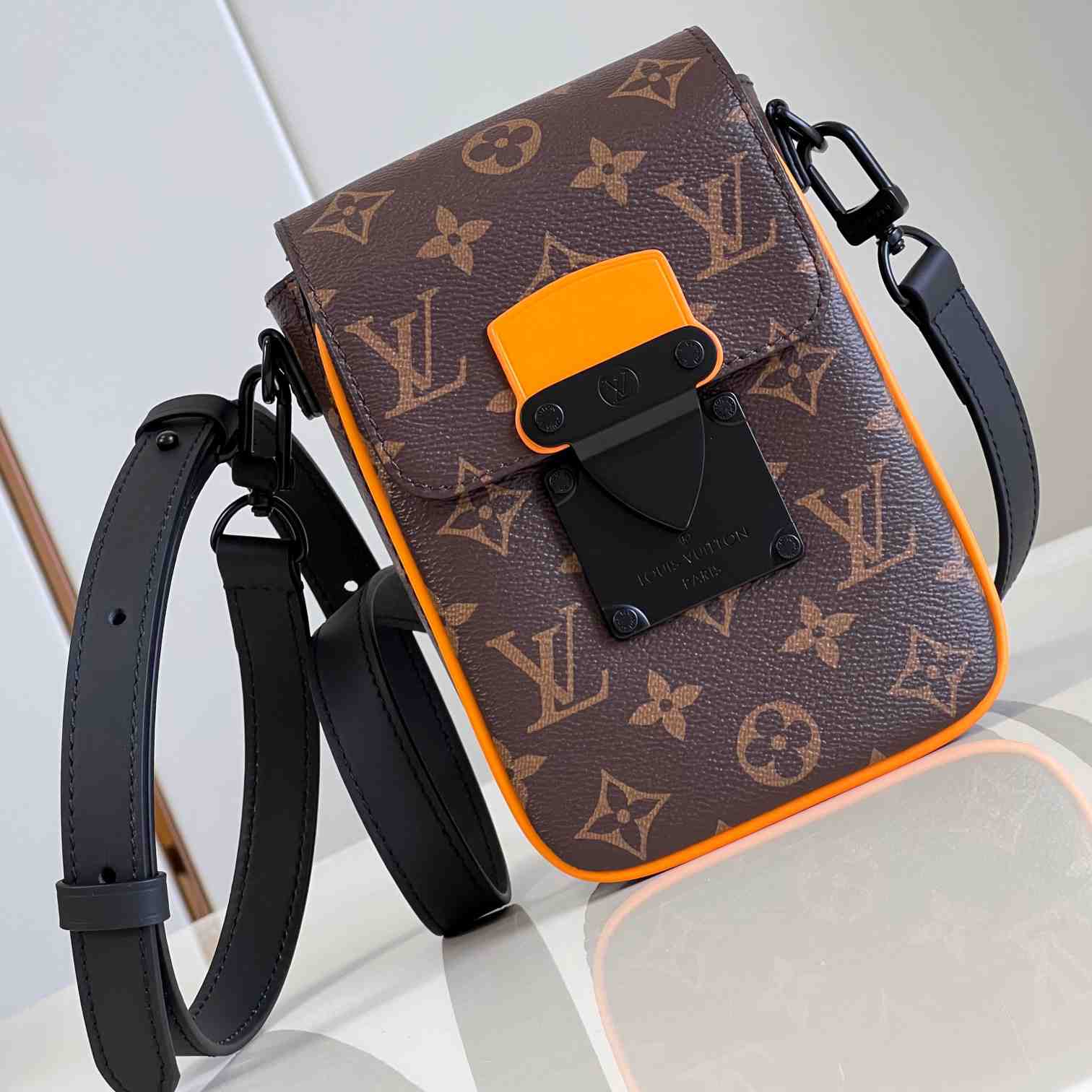 Louis Vuitton S-Lock Vertical Wearable Wallet    M82535 - DesignerGu