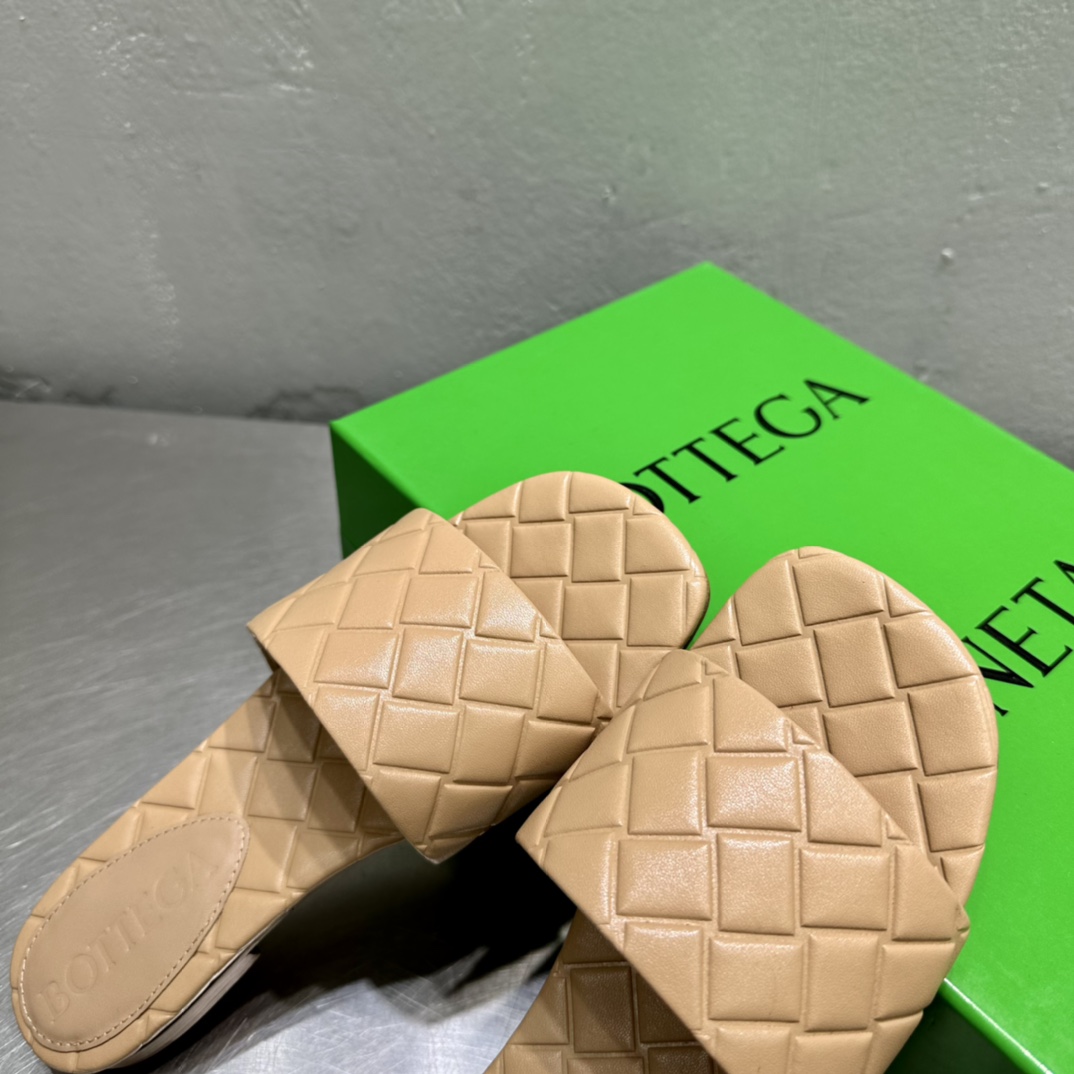 Bottega Veneta Amy Flat Mule - DesignerGu