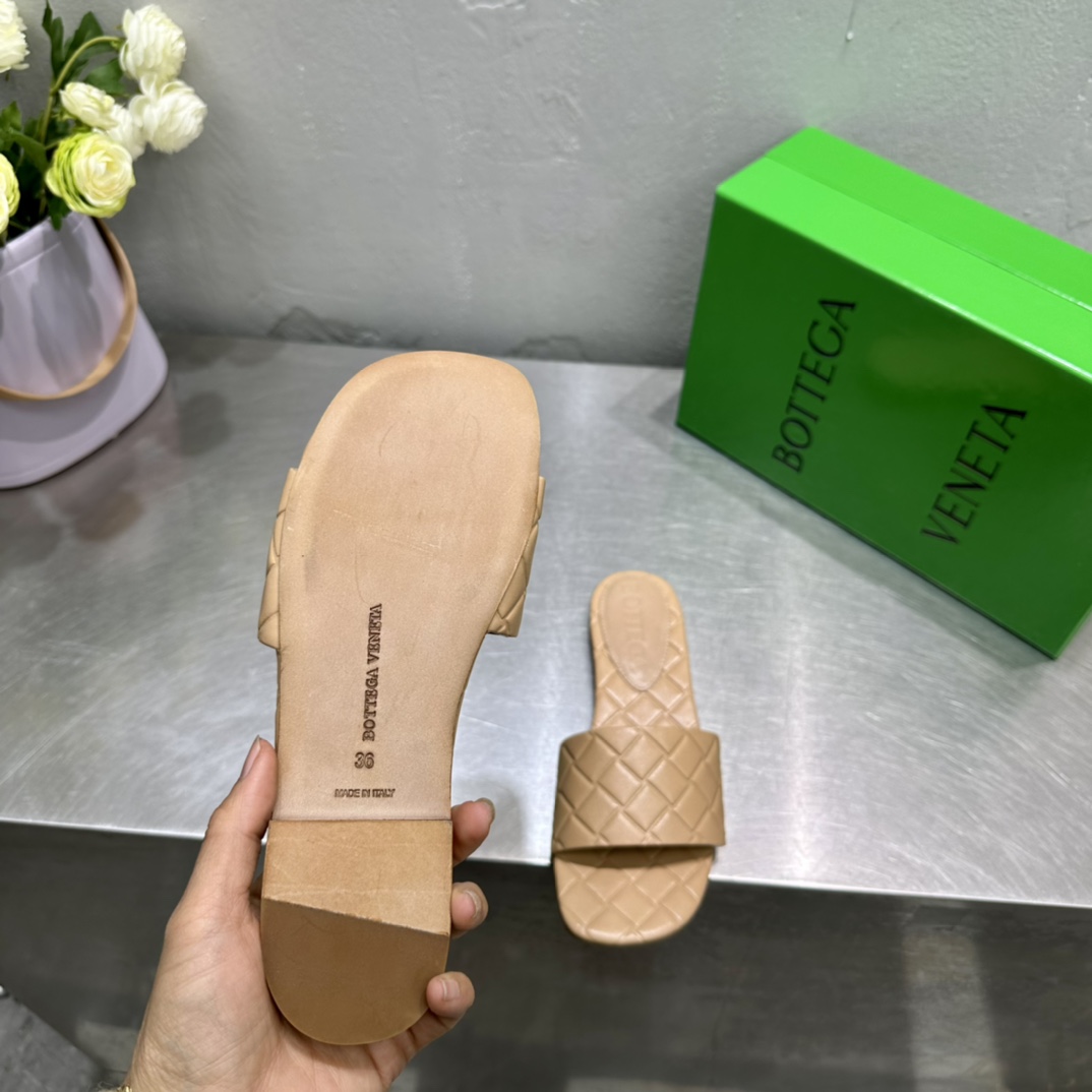 Bottega Veneta Amy Flat Mule - DesignerGu