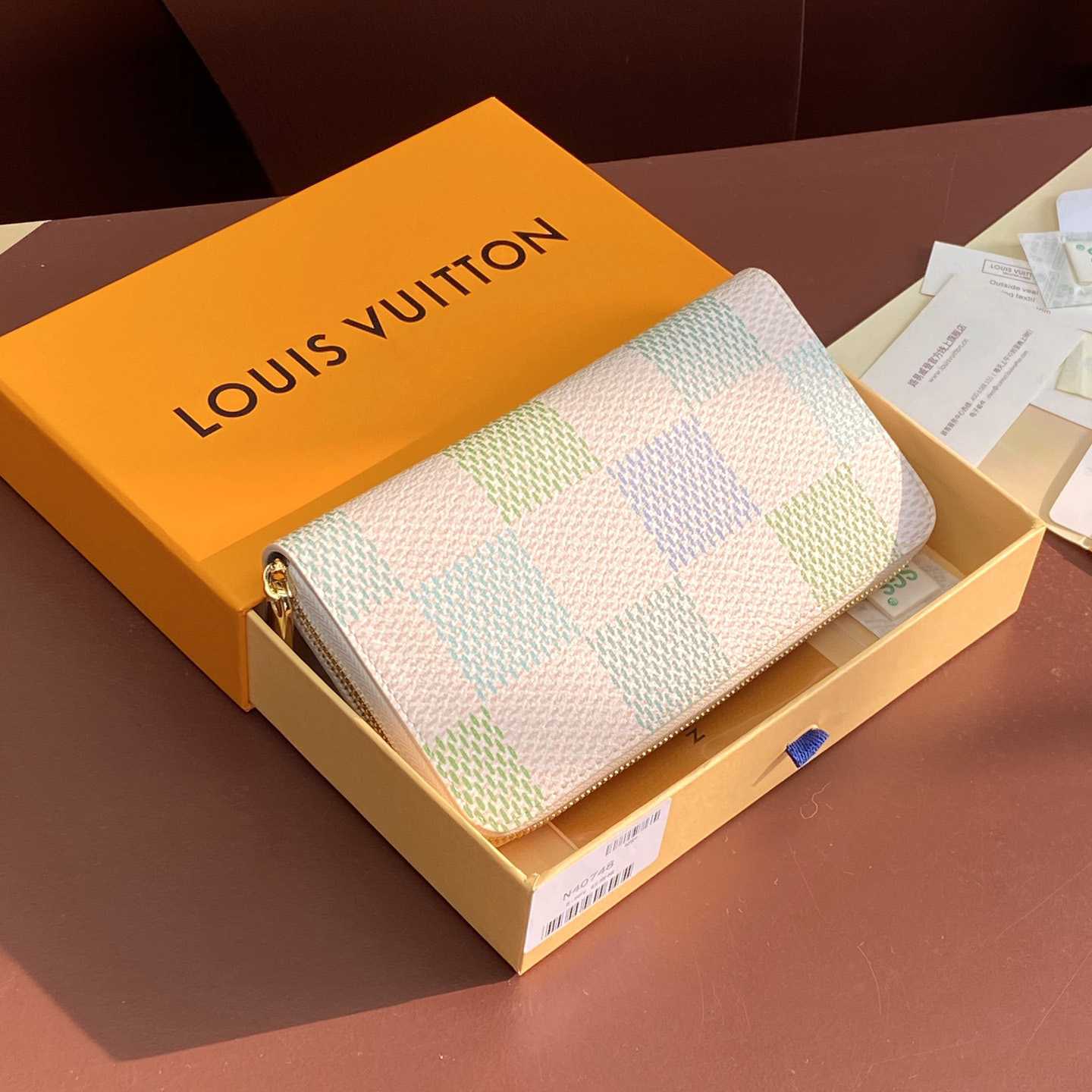 Louis Vuitton Zippy Wallet     N40748 - DesignerGu