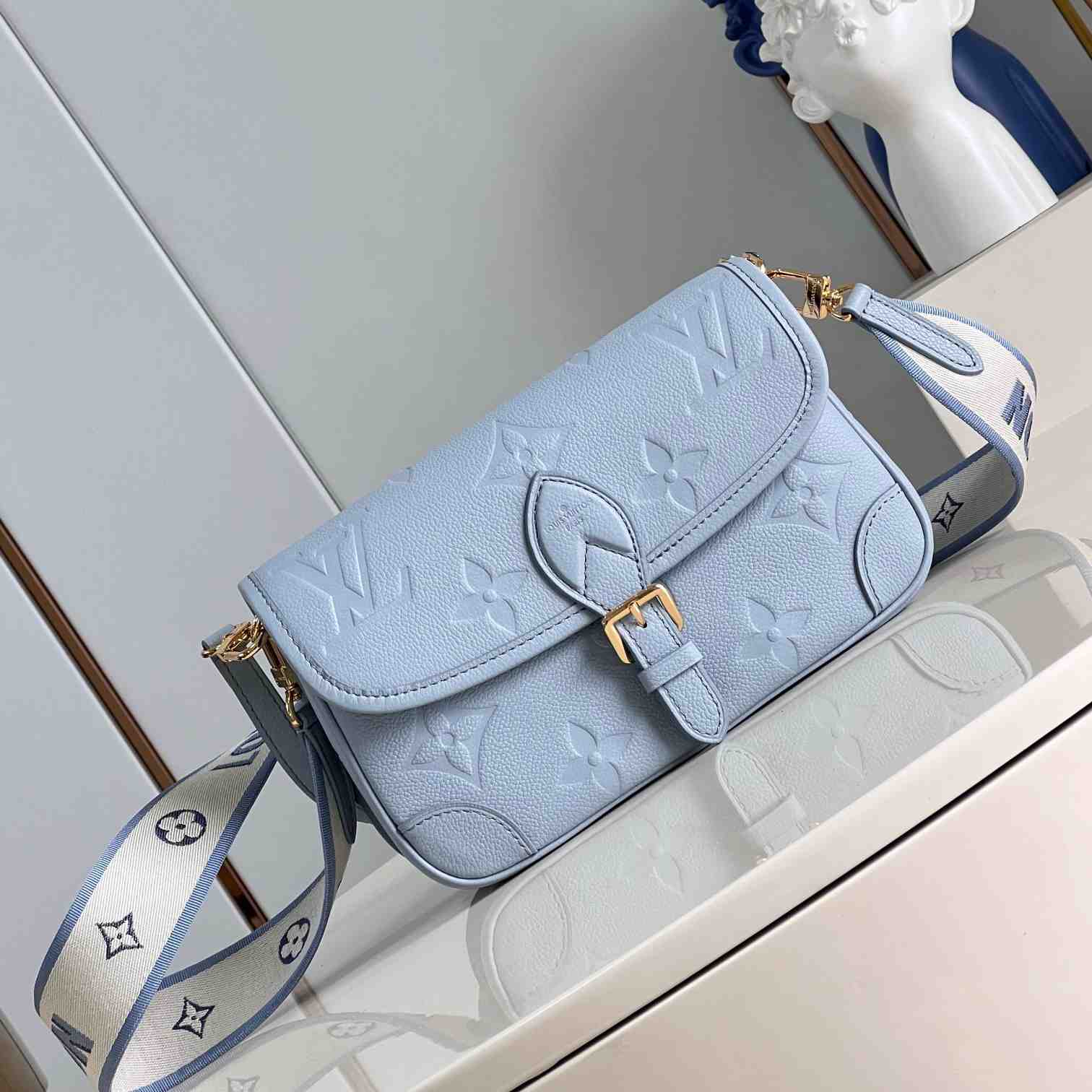 Louis Vuitton Diane    M46846 - DesignerGu