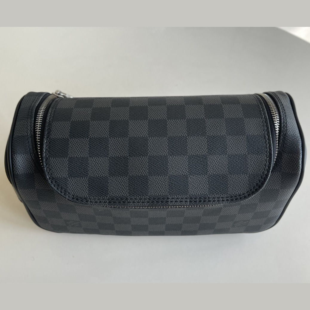 Louis Vuitton Toiletry Pouch   N47625 - DesignerGu