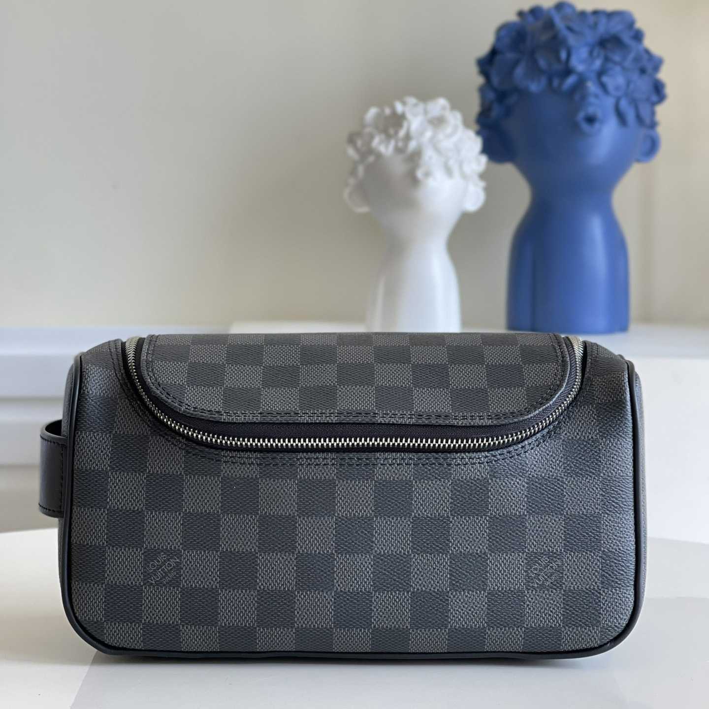 Louis Vuitton Toiletry Pouch   N47625 - DesignerGu