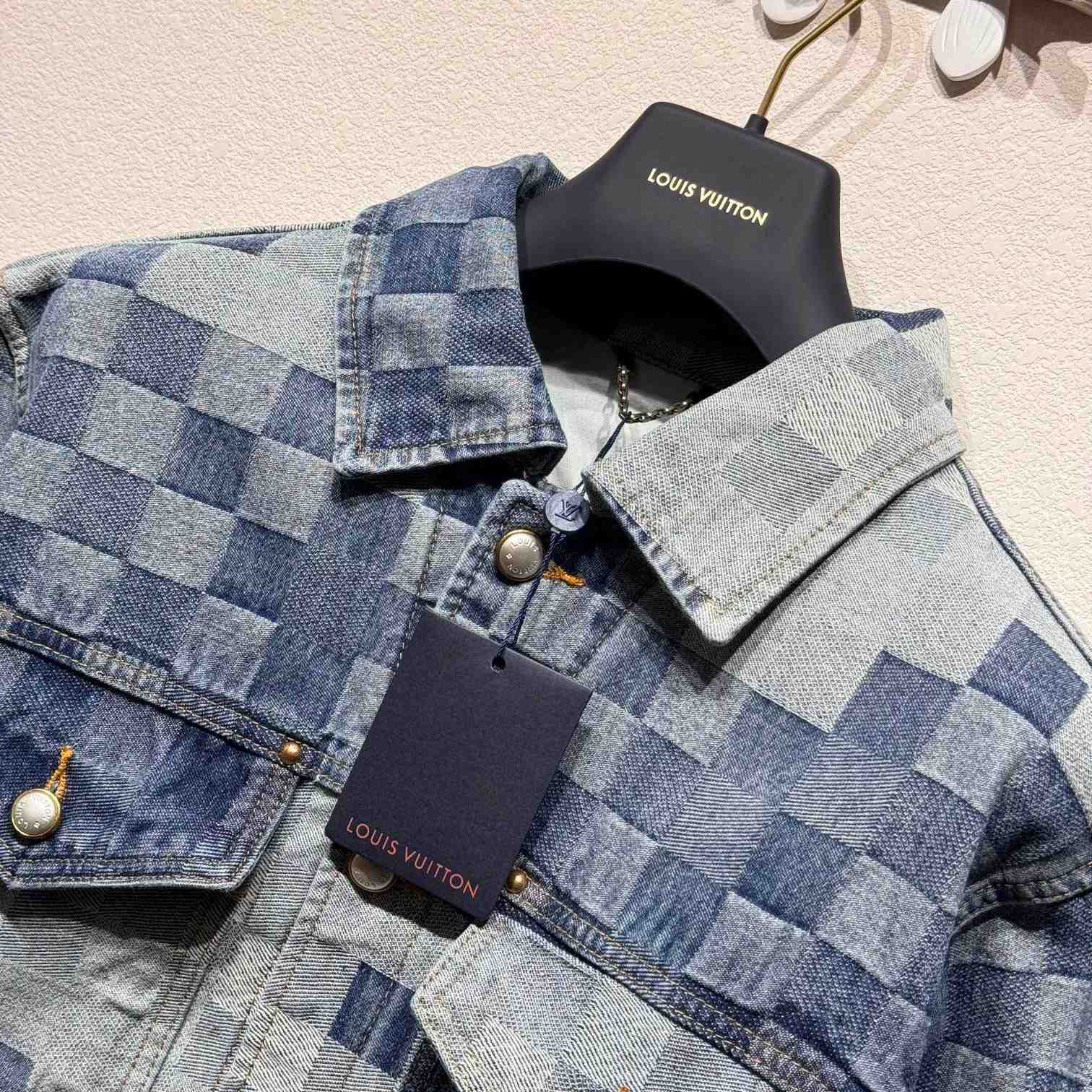 Louis Vuitton Damier Classic Denim Jacket    1AFHUX - DesignerGu