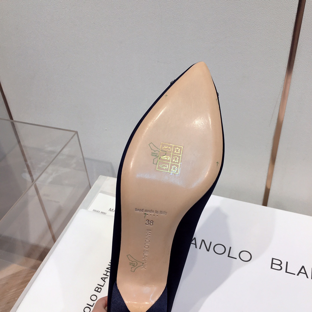 Manolo Blahnik 95mm Hangisi Pumps - DesignerGu