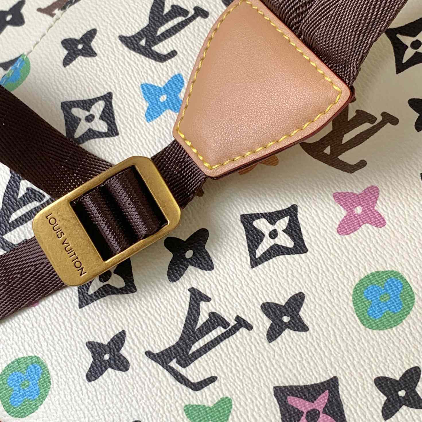 Louis Vuitton Christopher MM   M25240 - DesignerGu