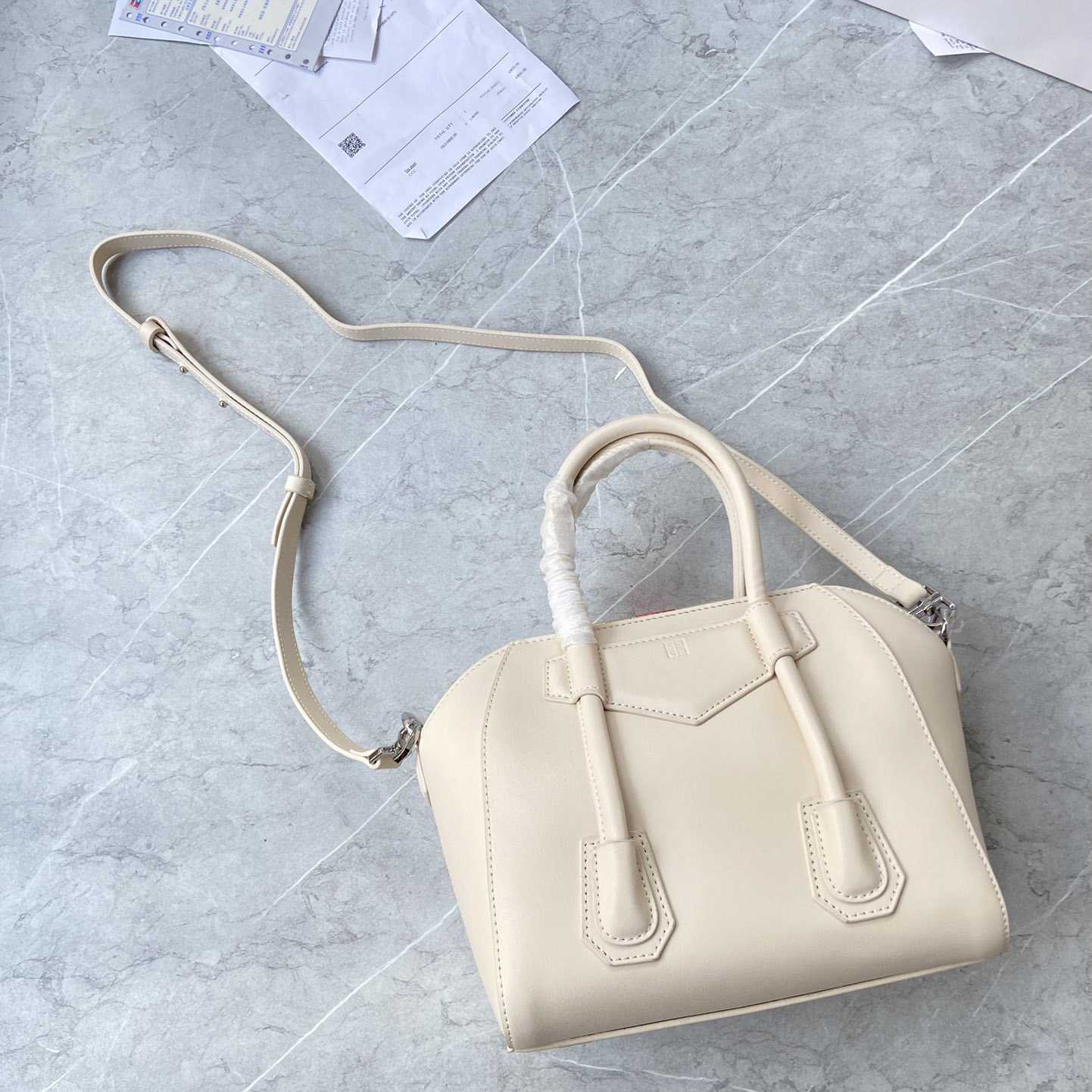 Givenchy Mini Antigona Lock Bag (23*27*13cm) - DesignerGu