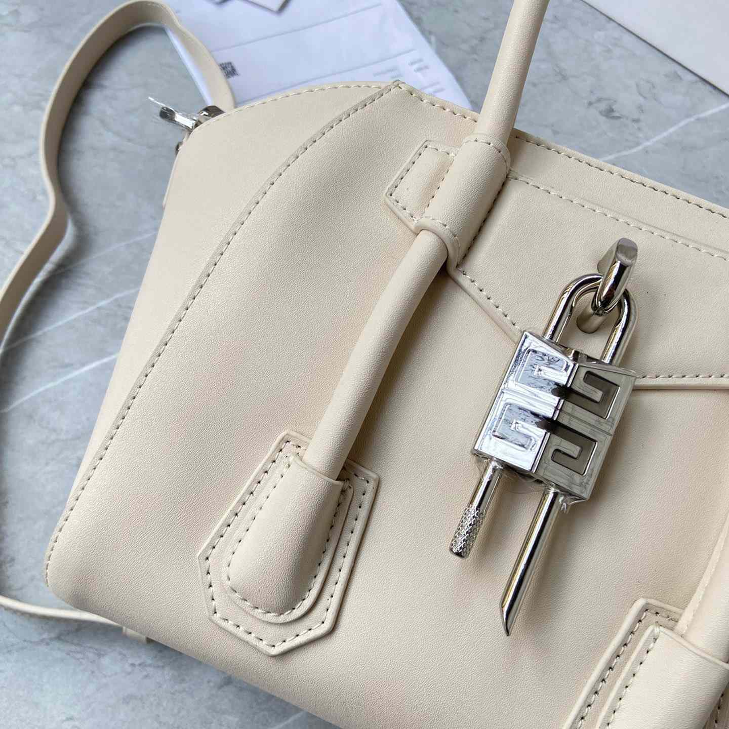 Givenchy Mini Antigona Lock Bag (23*27*13cm) - DesignerGu