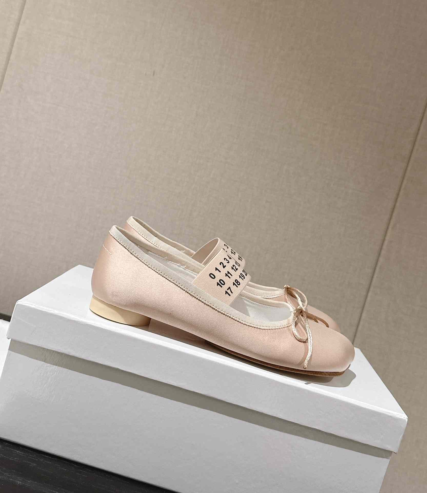 Maison Margiela MM6 Logo-strap Ballerina Shoes - DesignerGu