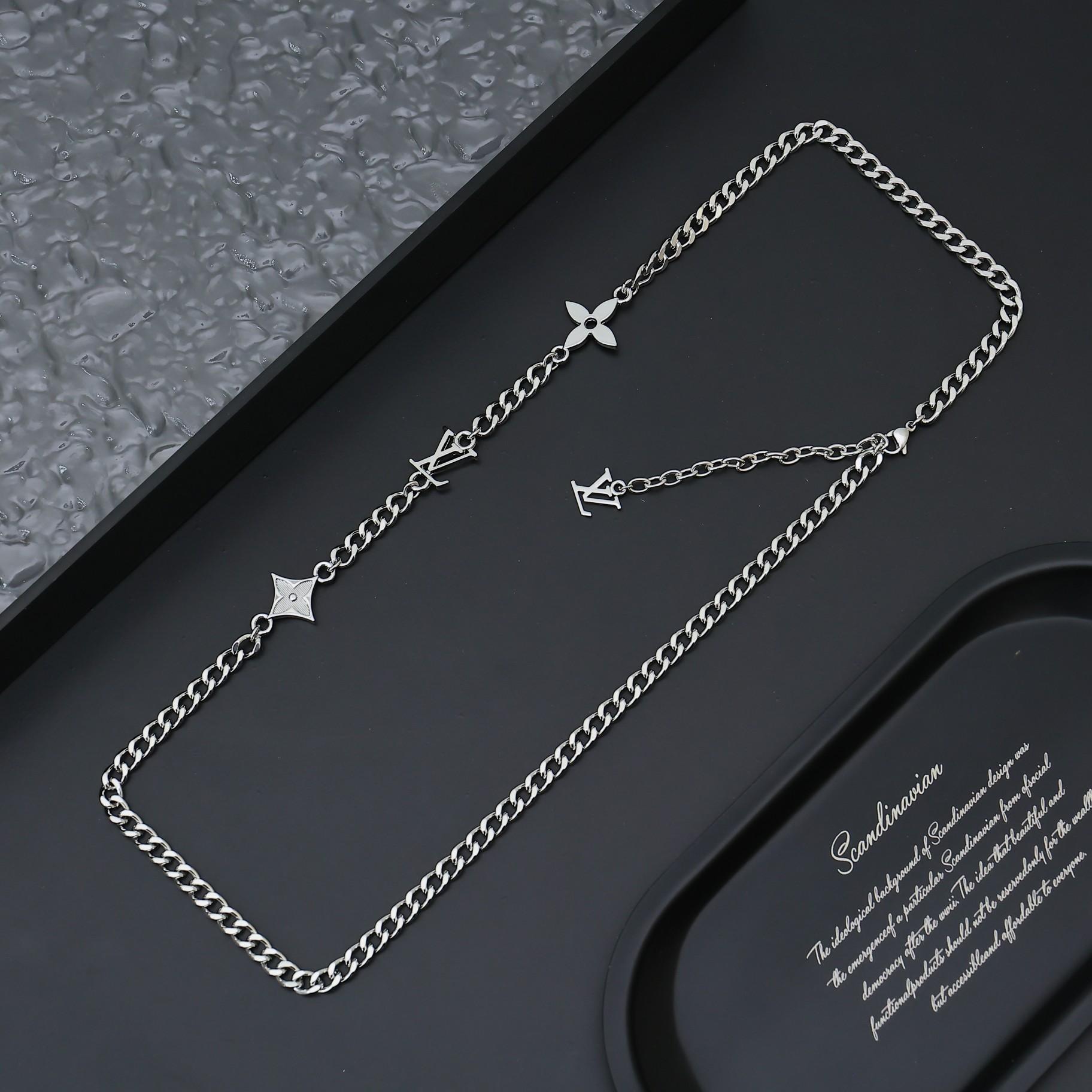 Louis Vuitton MNG Row Necklace   M01490 - DesignerGu