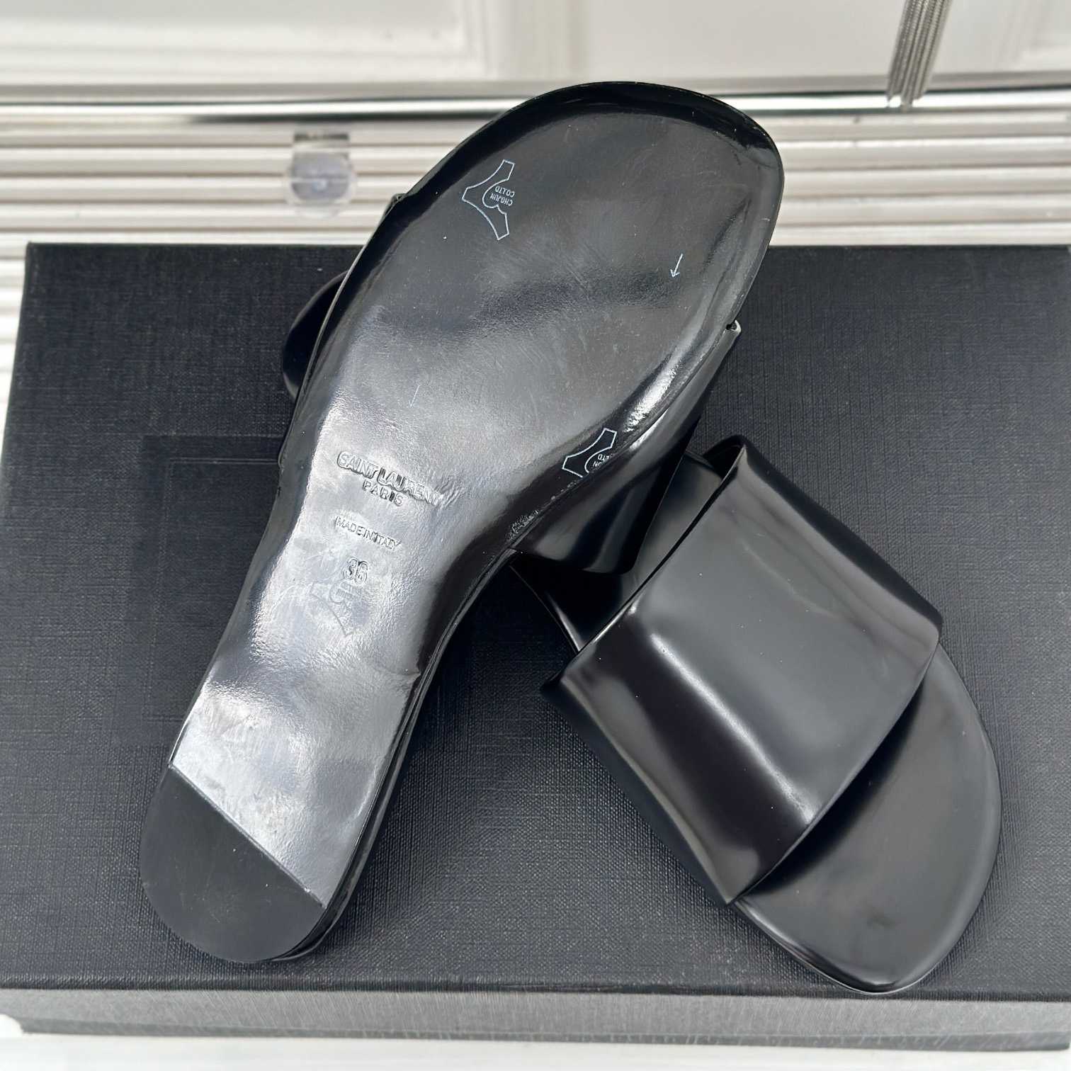 Saint Laurent Carlyle Slides In Glazed Leather - DesignerGu