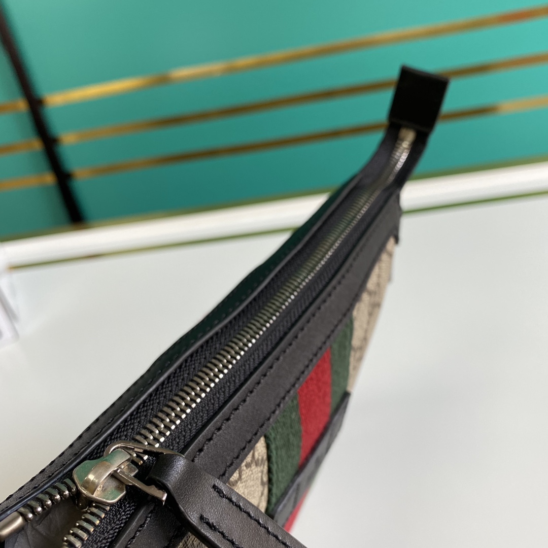 Gucci Web GG Supreme Flat Messenger  - DesignerGu