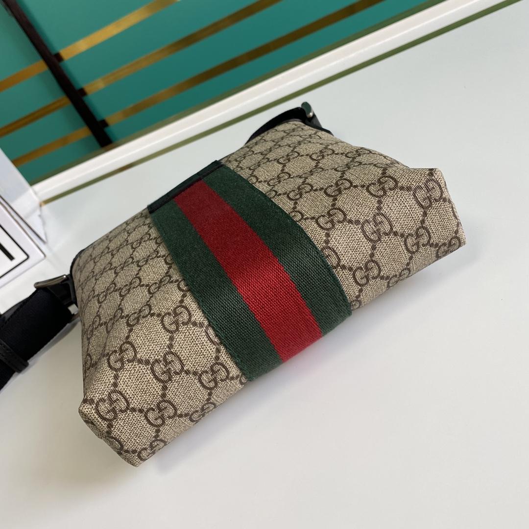 Gucci Web GG Supreme Flat Messenger  - DesignerGu