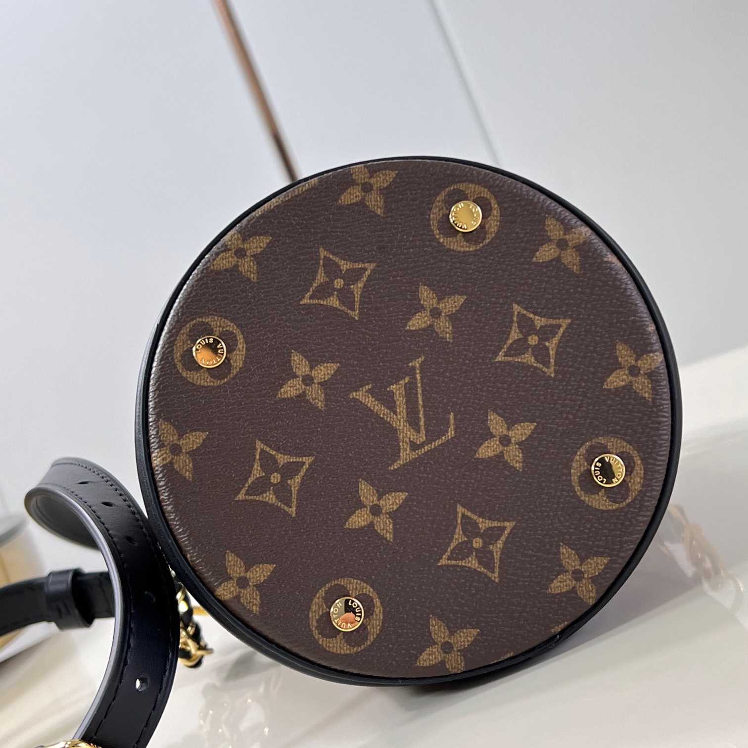 Louis Vuitton Canoé   M83480 - DesignerGu