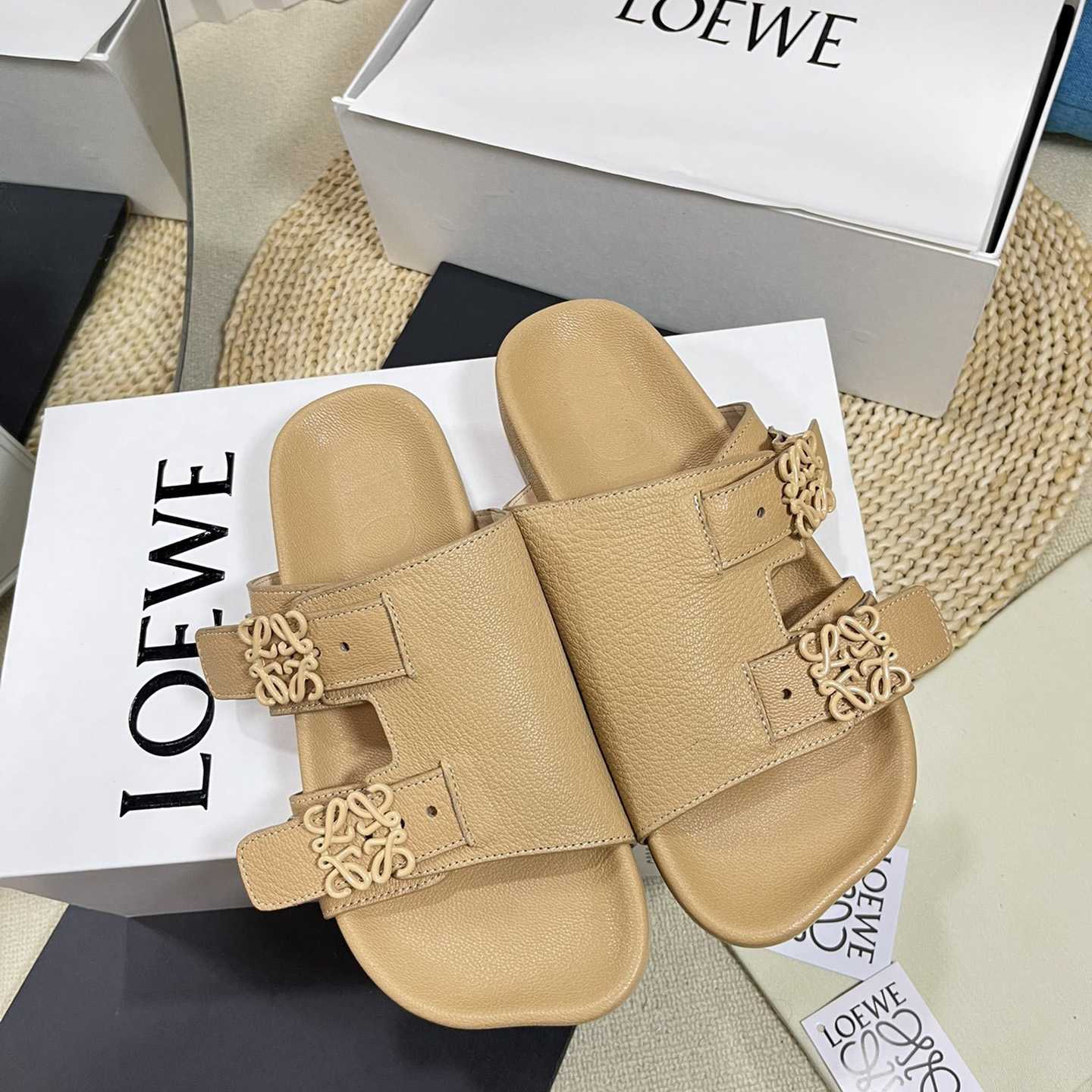 Loewe Ease slide In Goatskin - DesignerGu