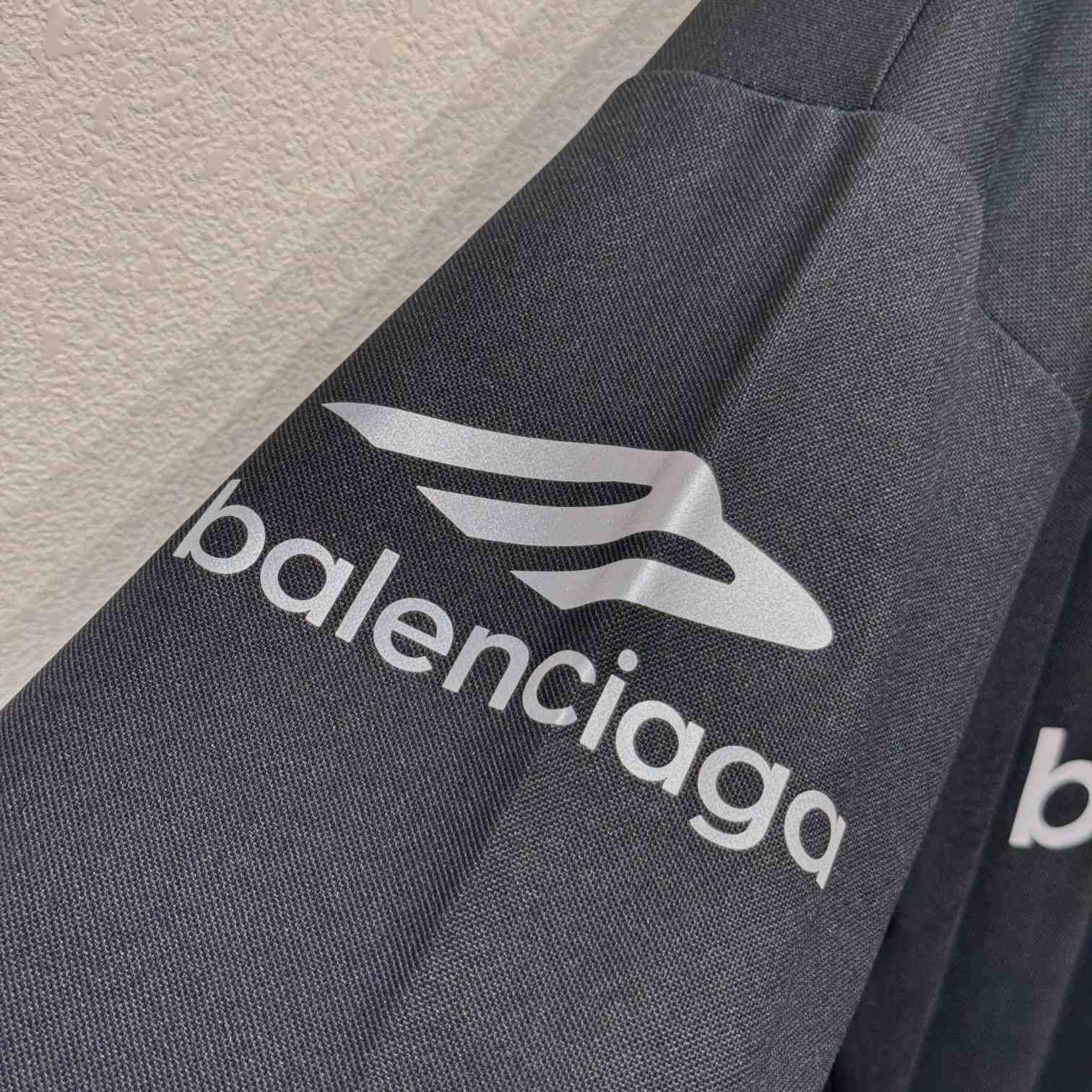 Balenciaga 3B Sports Icon Ski Long Sleeve T-Shirt Large Fit In Black  - DesignerGu