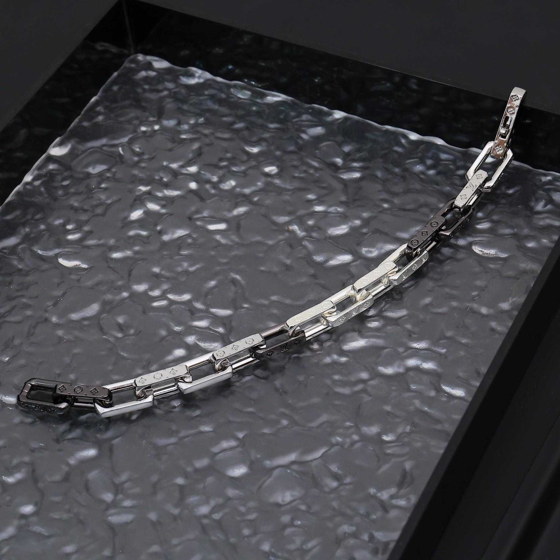 Louis Vuitton Monogram Chain Bracelet   M00686 - DesignerGu