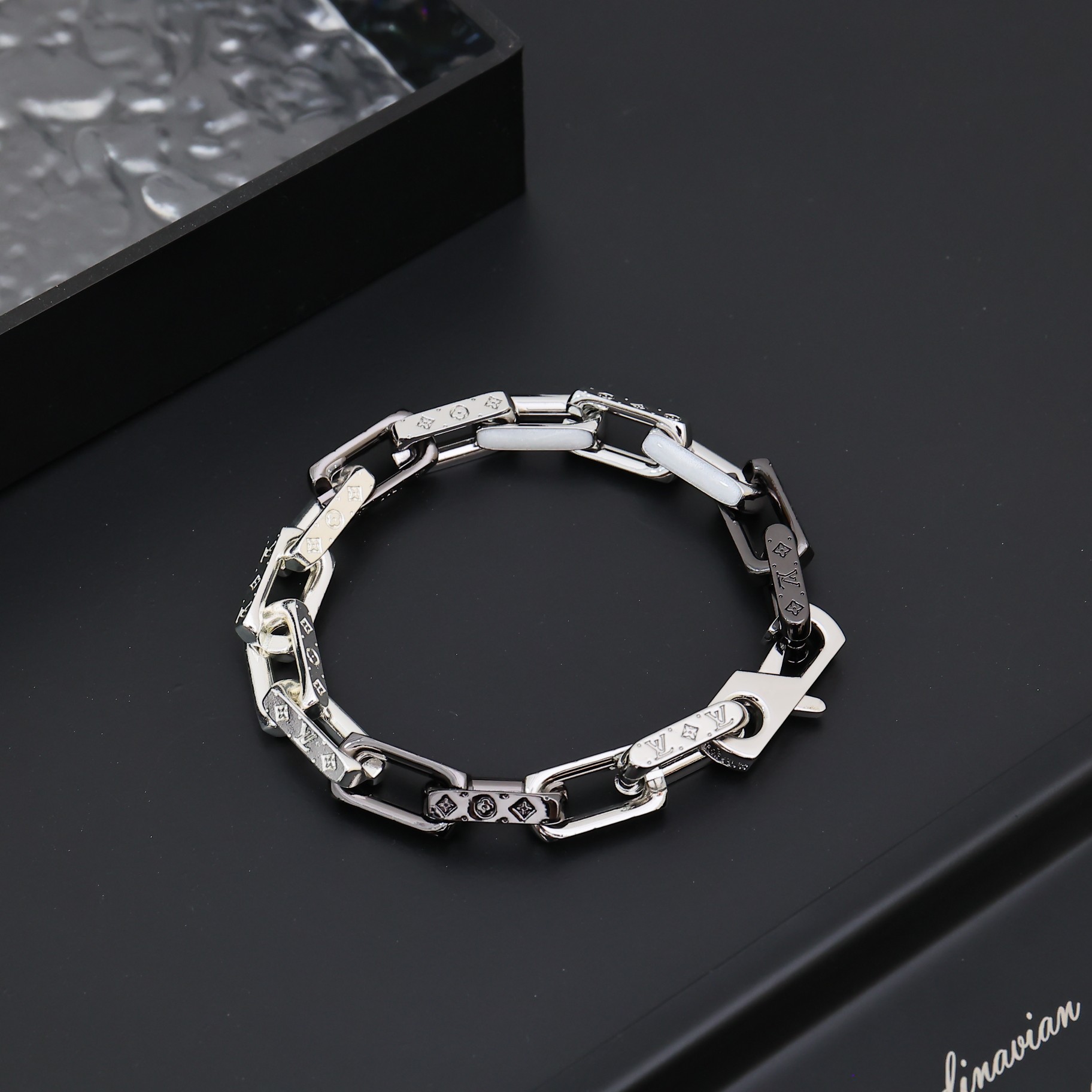 Louis Vuitton Monogram Chain Bracelet   M00686 - DesignerGu