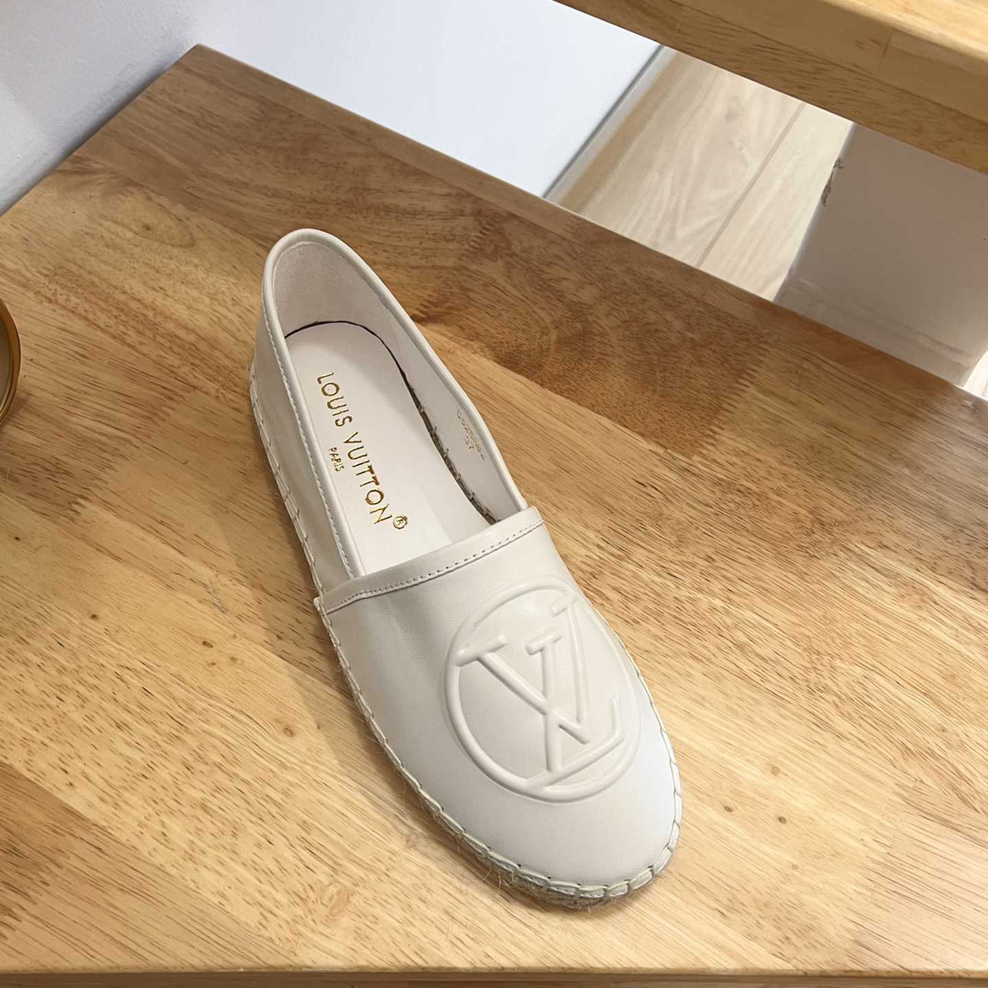 Louis Vuitton Starboard Flat Espadrille      1ABVLU - DesignerGu