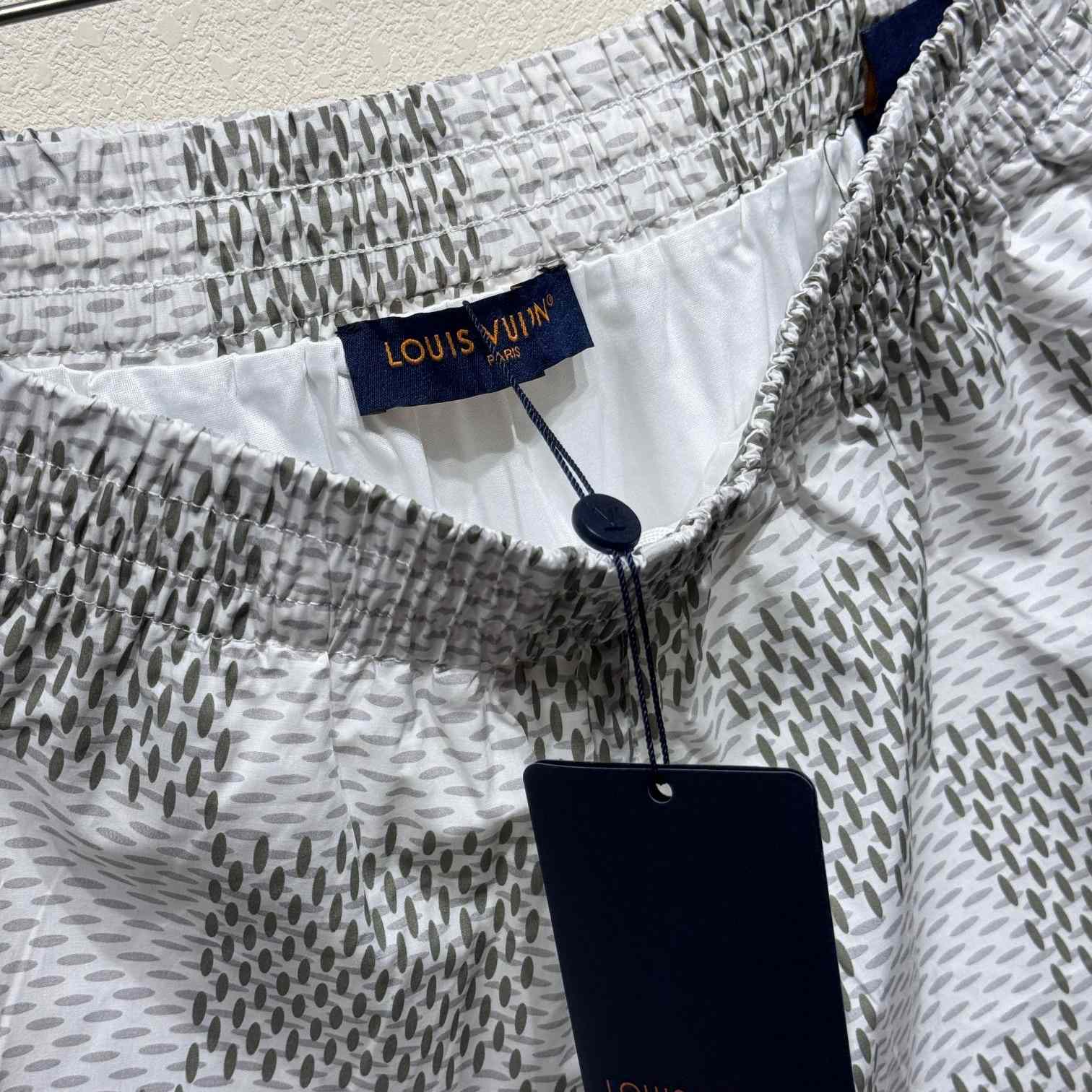 Louis Vuitton Damier Silk Shorts - DesignerGu