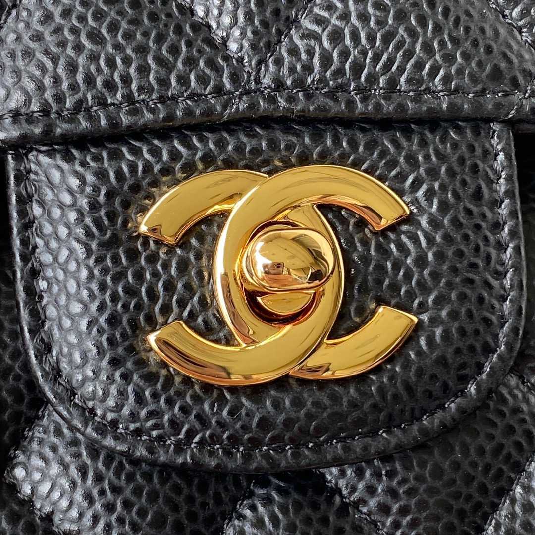 Chanel Classic Flap Bag     23cm - DesignerGu