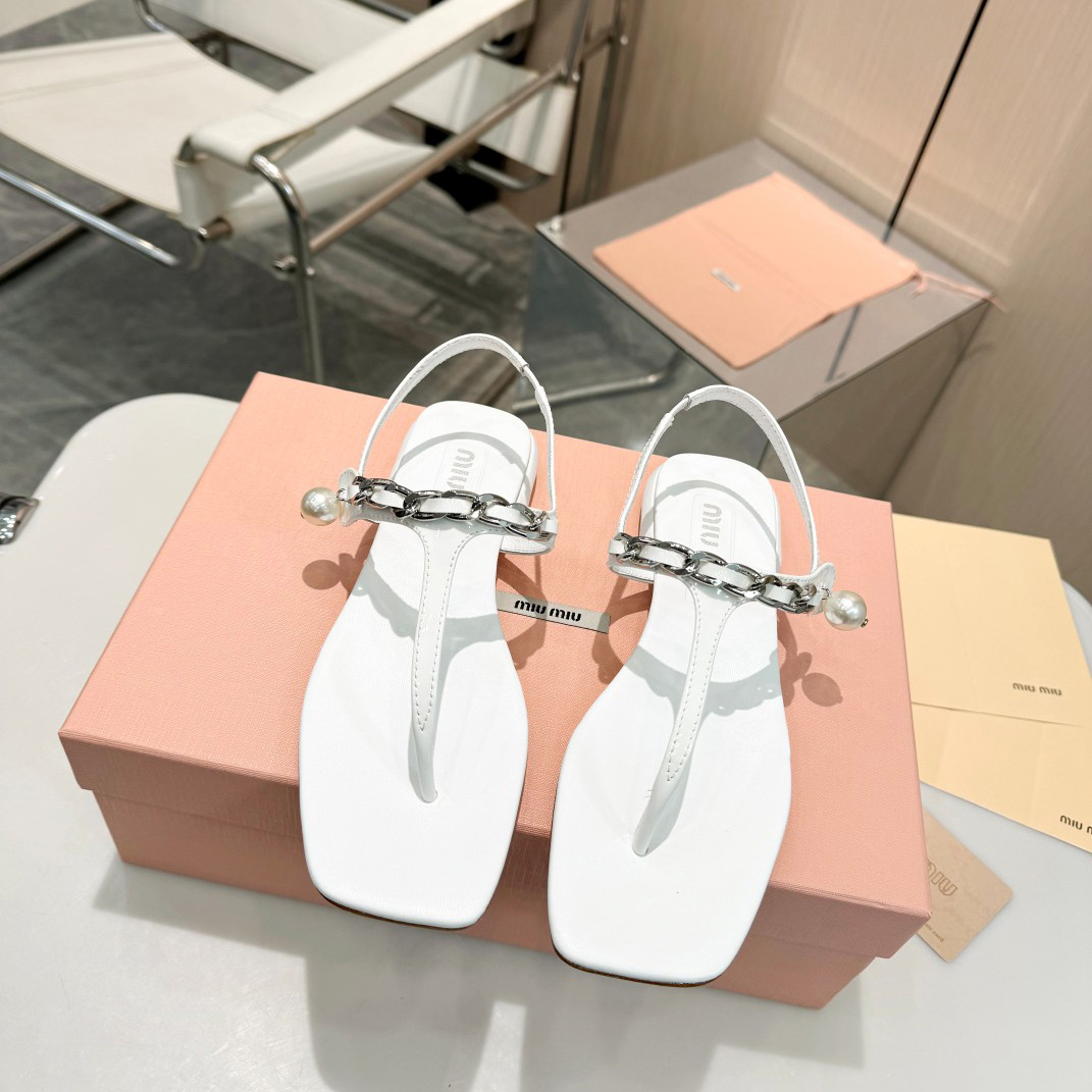 Miu Miu Patent Leather Thong Sandals - DesignerGu