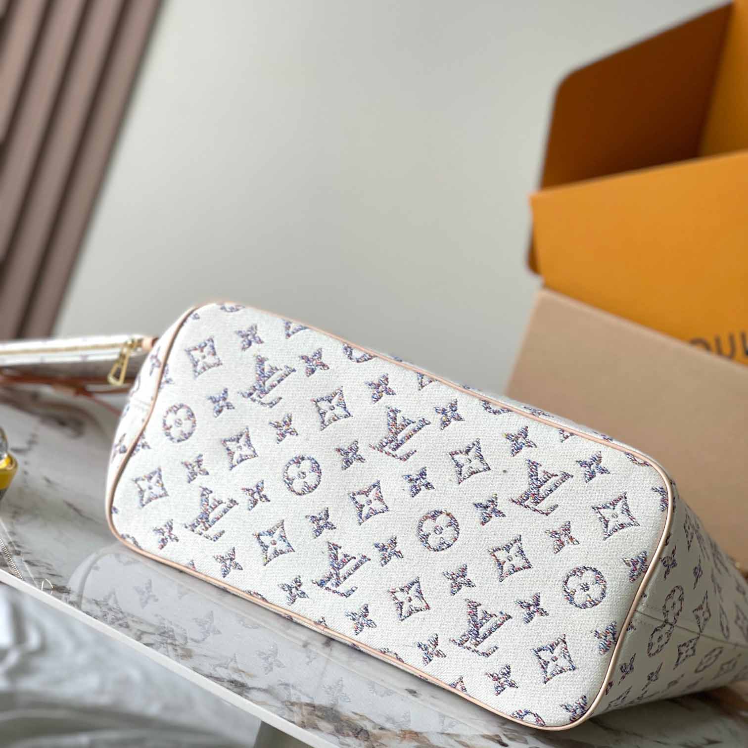 Louis Vuitton Neverfull MM   M24905 - DesignerGu