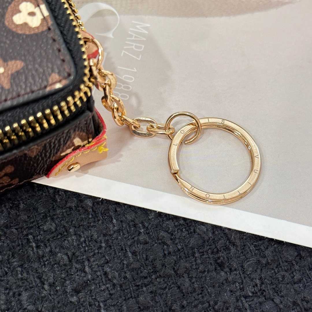 Louis Vuitton Monogram Craggy Trunk Key Holder and Bag Charm   M01943 - DesignerGu