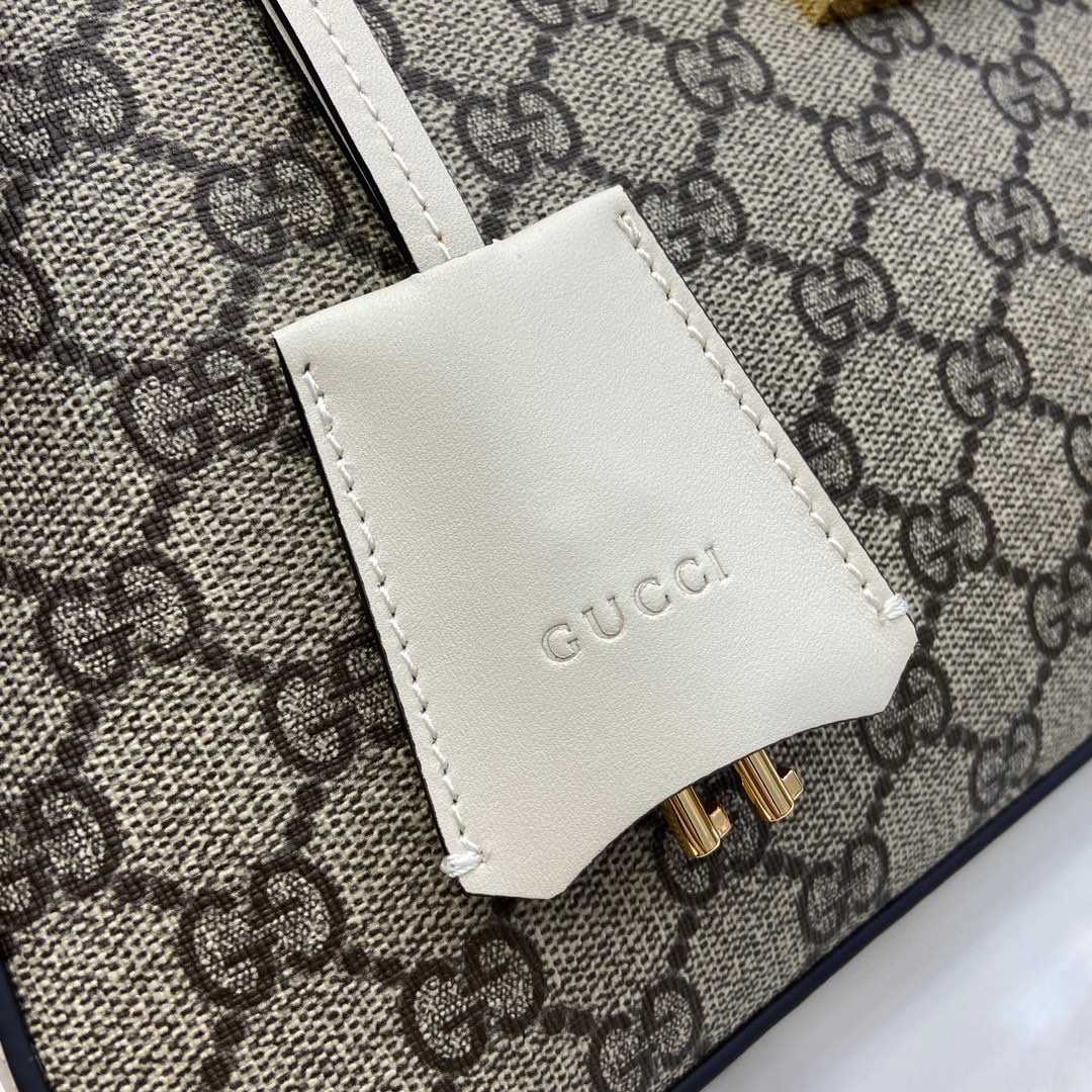 Gucci Padlock GG Medium Shoulder Bag - DesignerGu