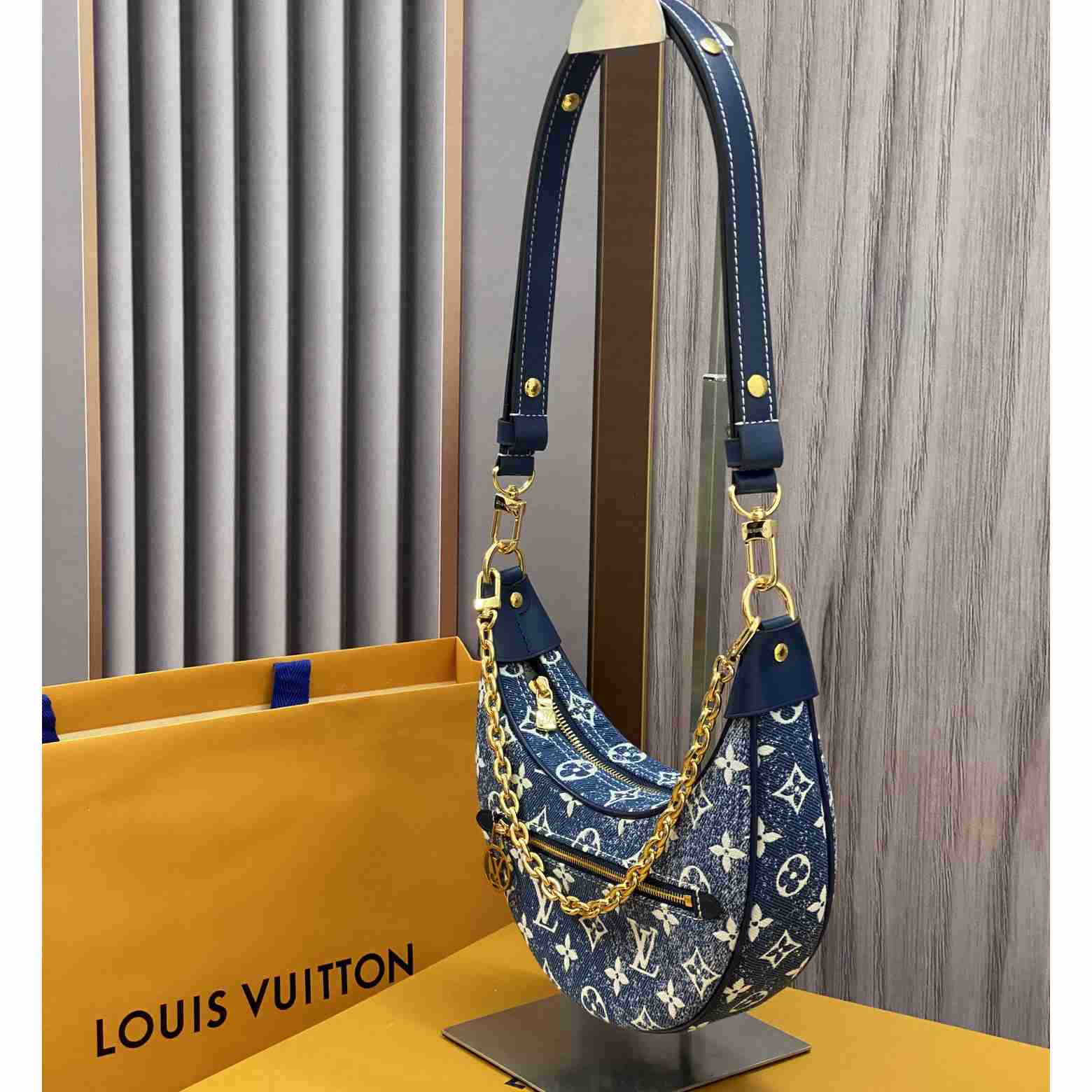  Louis Vuitton Loop Bag  (24-22-6cm) - DesignerGu