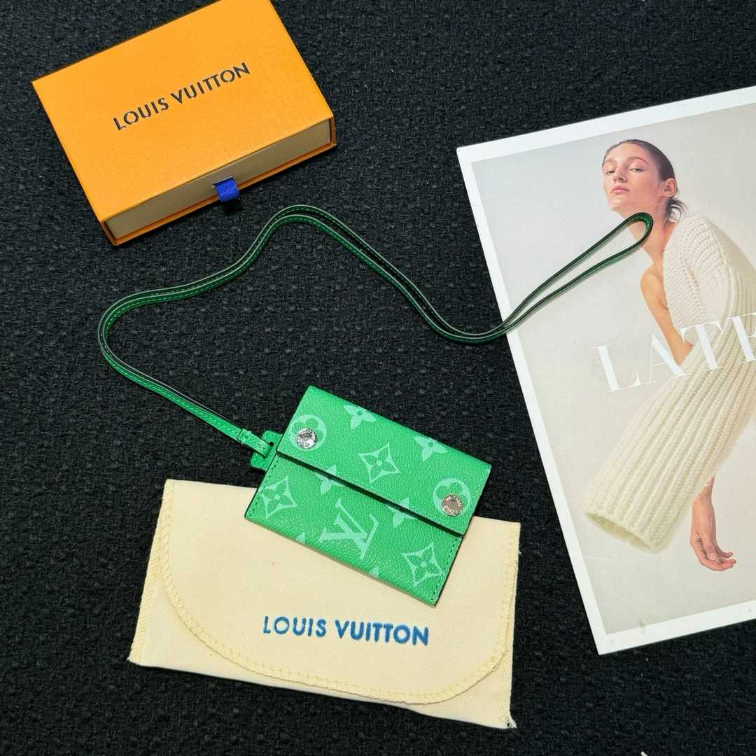 Louis Vuitton Card Holder Necklace  M83153 - DesignerGu