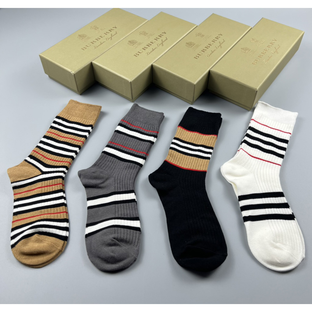 Burberry Socks/Box - DesignerGu