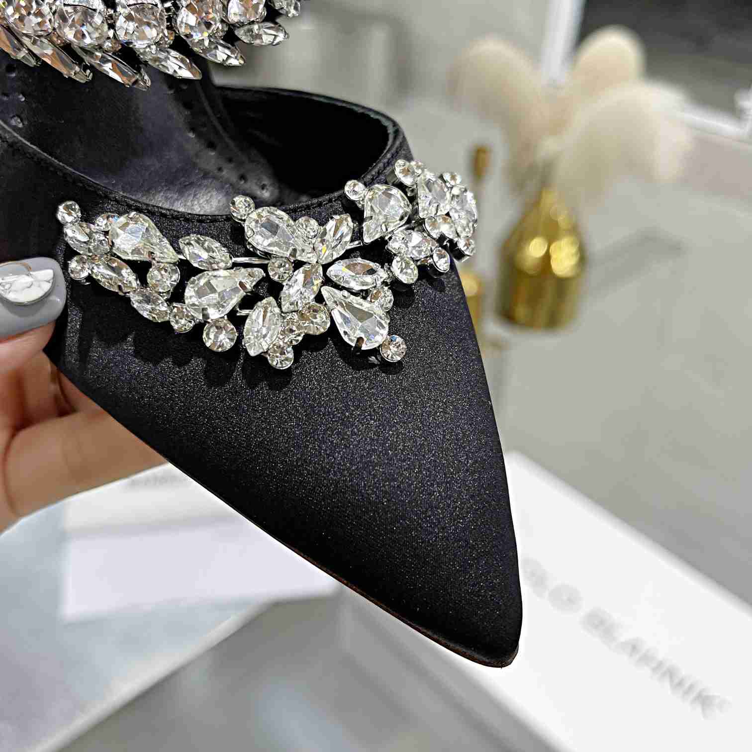 Manolo Blahnik Lurum Crystal-embellished Mules - DesignerGu