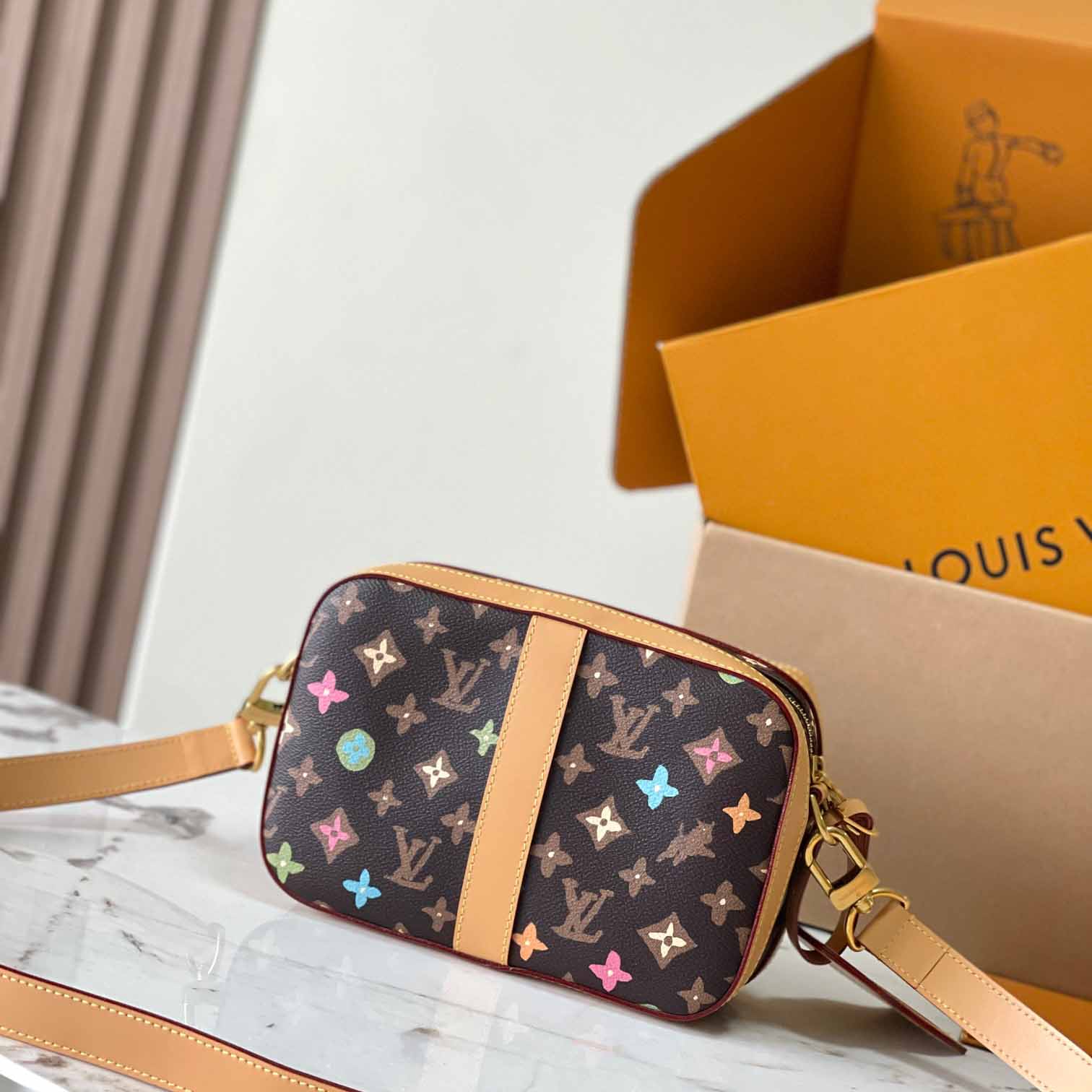 Louis Vuitton Envelope Messenger   M24820 - DesignerGu