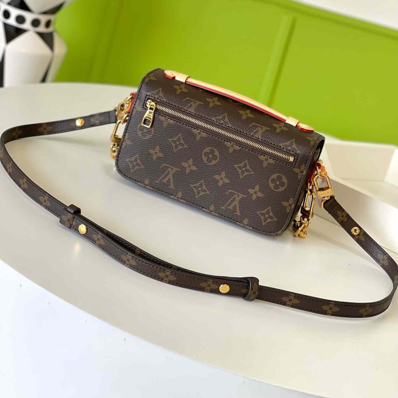 Louis Vuitton Pochette Métis East West   M46279 - DesignerGu