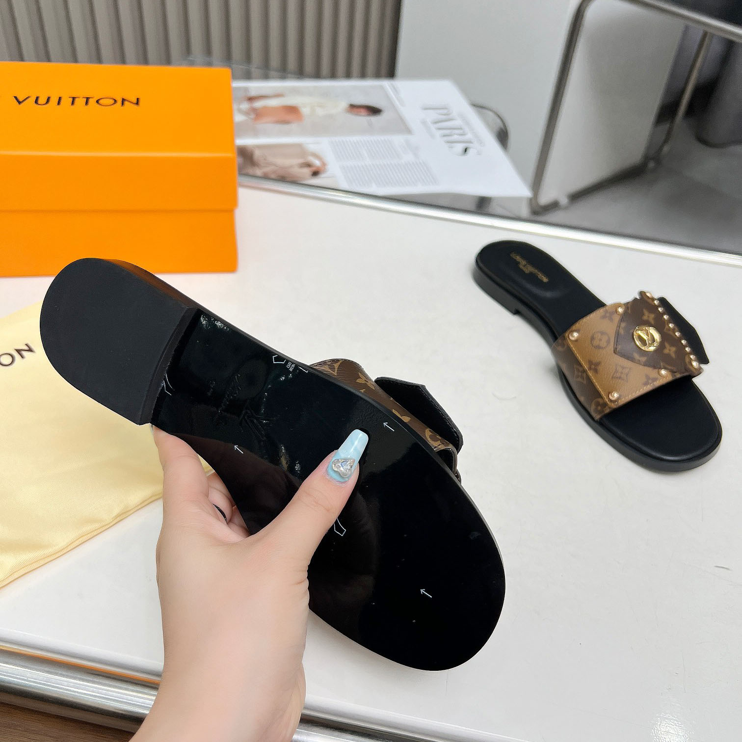 Louis Vuitton LV Frame Flat Mule   1ACXGE - DesignerGu