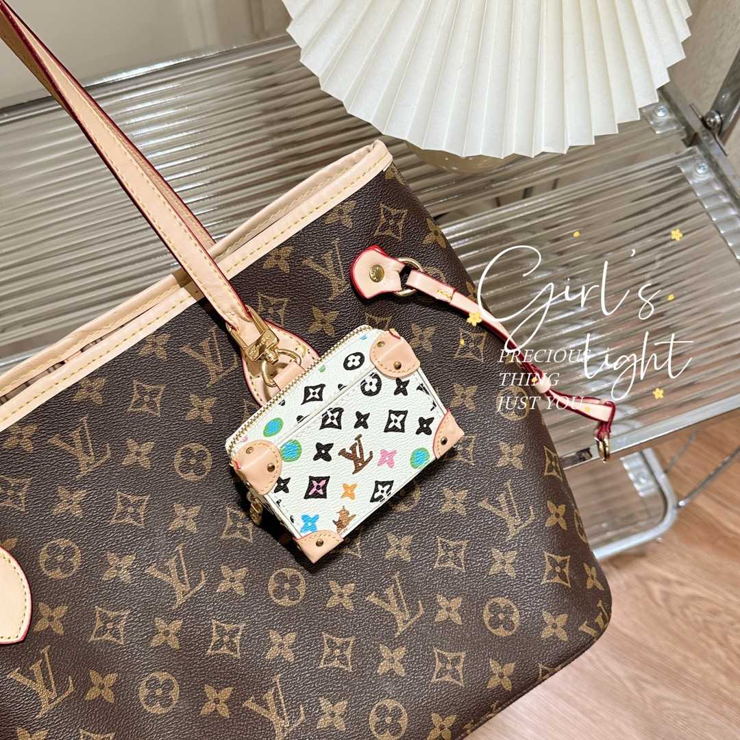 Louis Vuitton Monogram Craggy Trunk Key Holder and Bag Charm    - DesignerGu