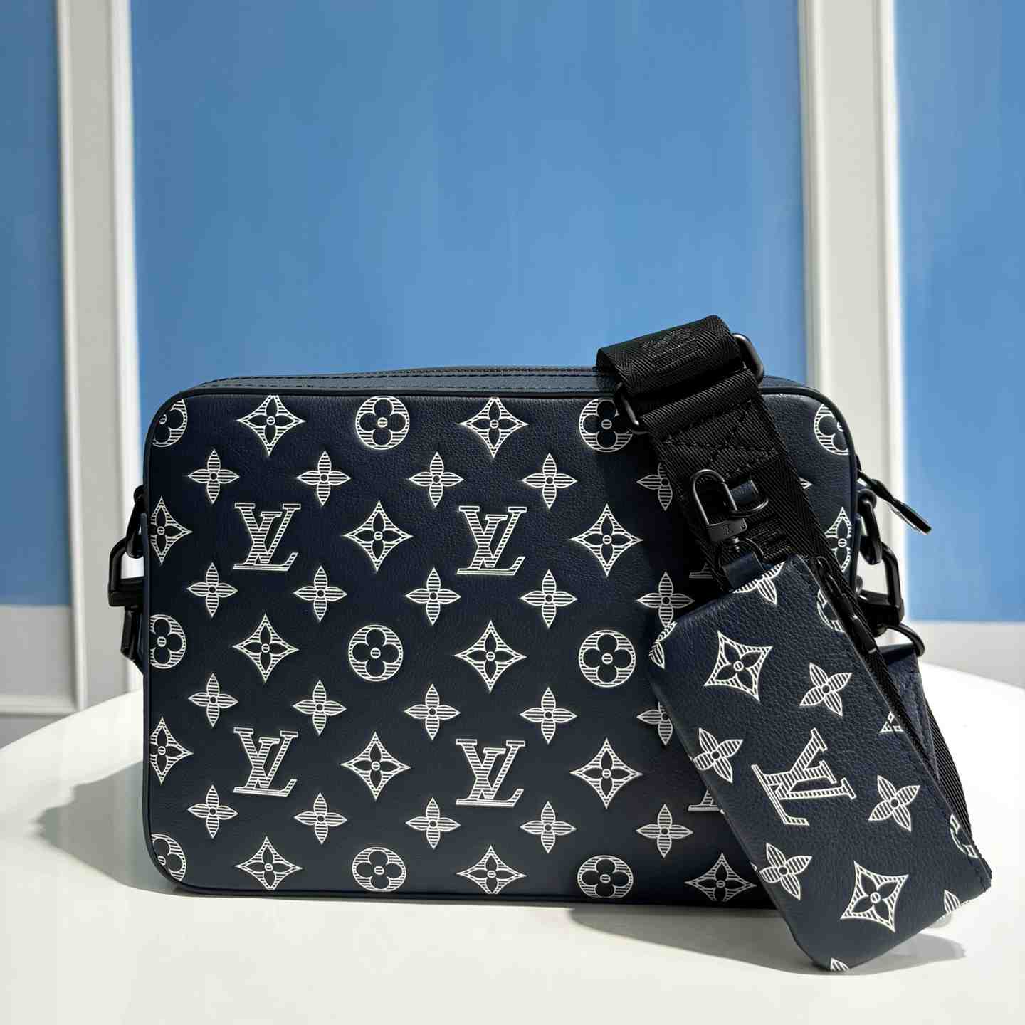 Louis Vuitton Trio Messenger  M24753 - DesignerGu