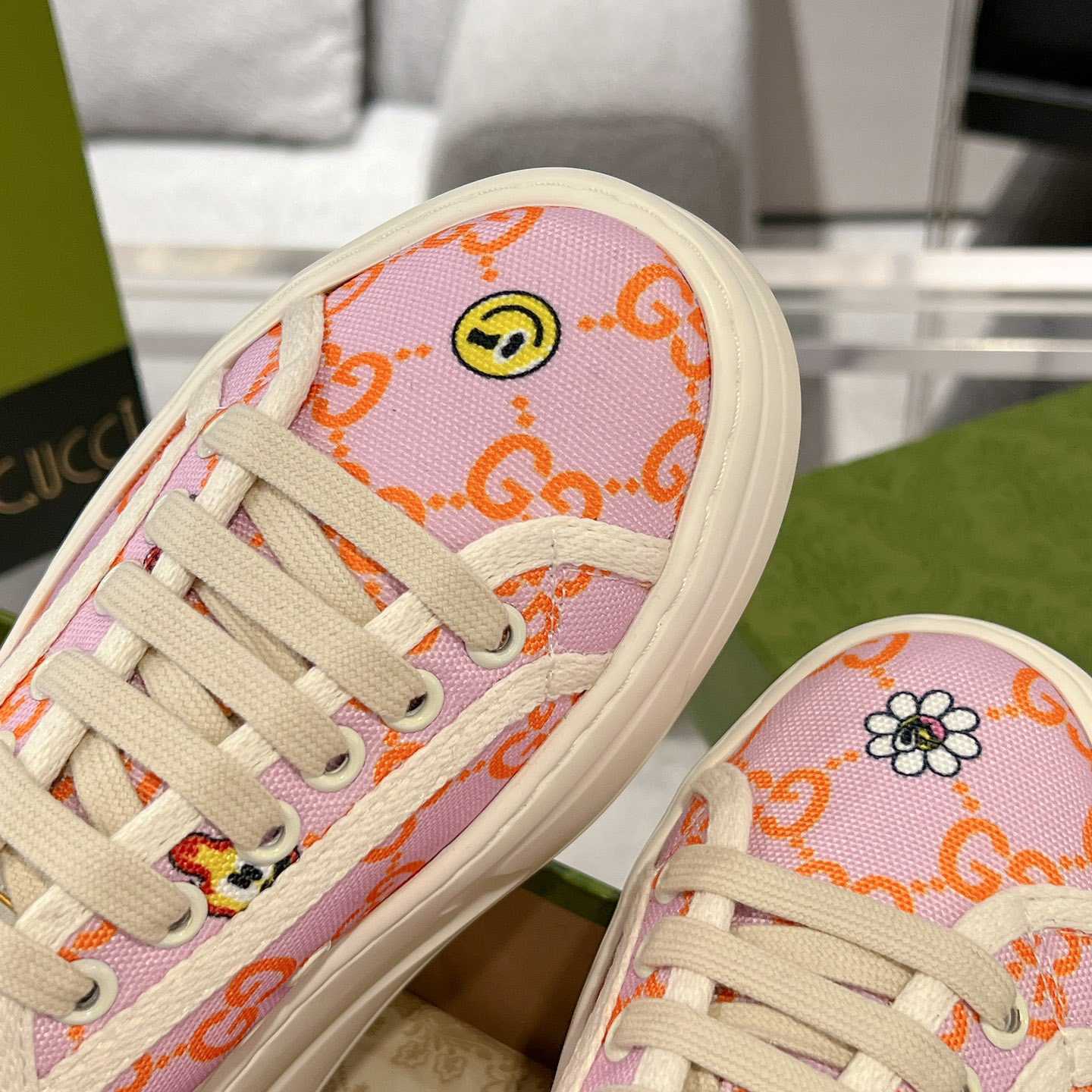 Gucci Women's GG Sneaker - DesignerGu