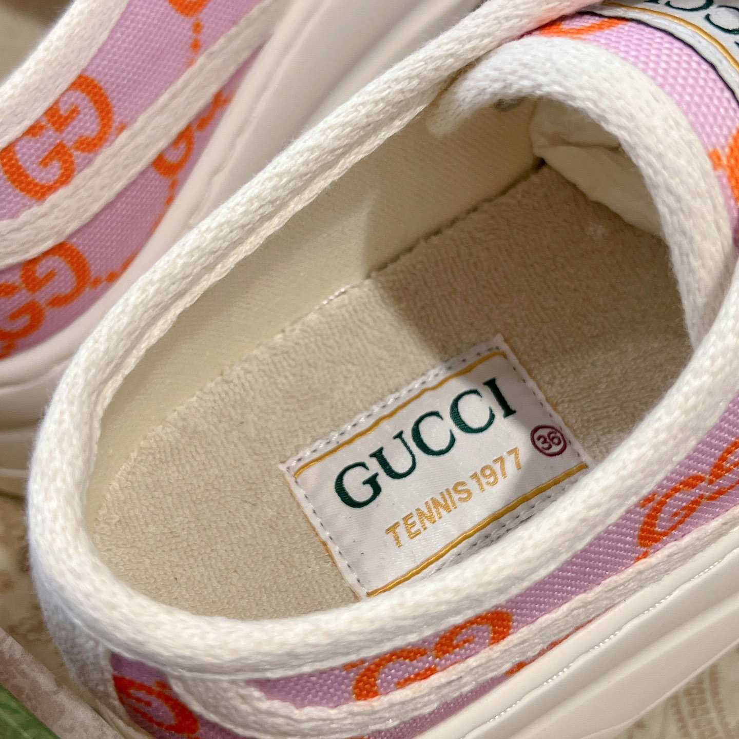 Gucci Women's GG Sneaker - DesignerGu