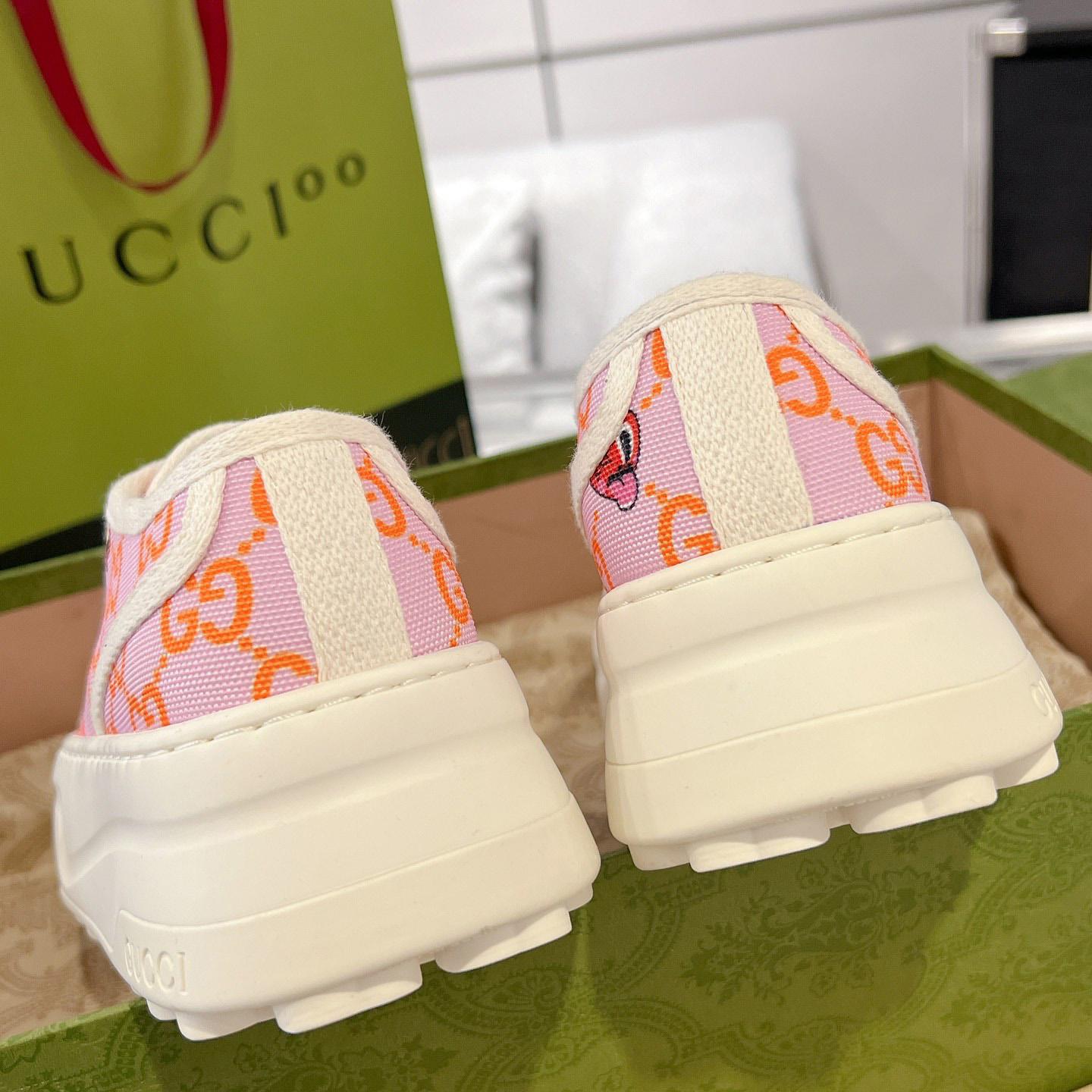 Gucci Women's GG Sneaker - DesignerGu